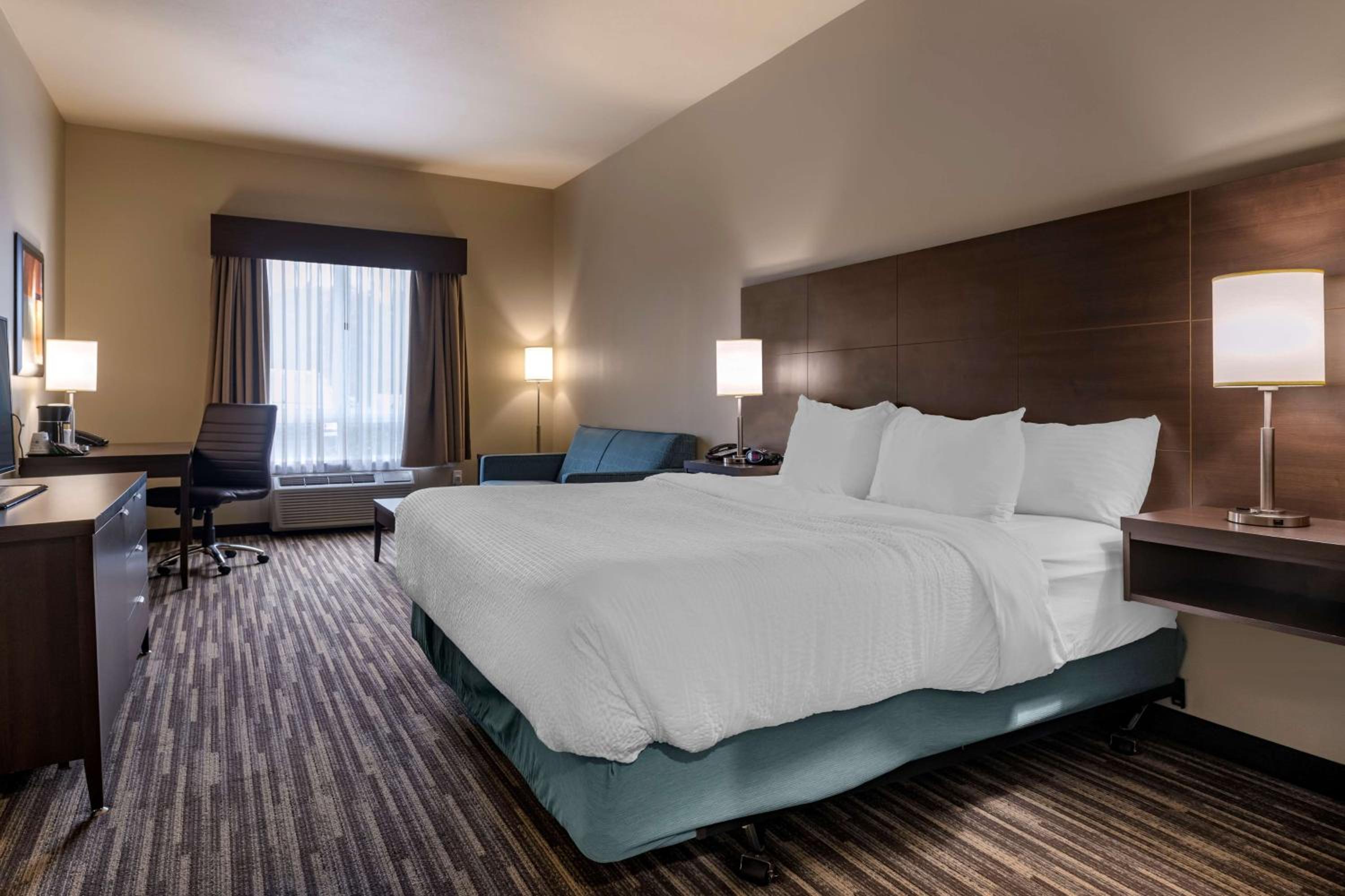 Best Western Plus Dartmouth Hotel & Suites-1