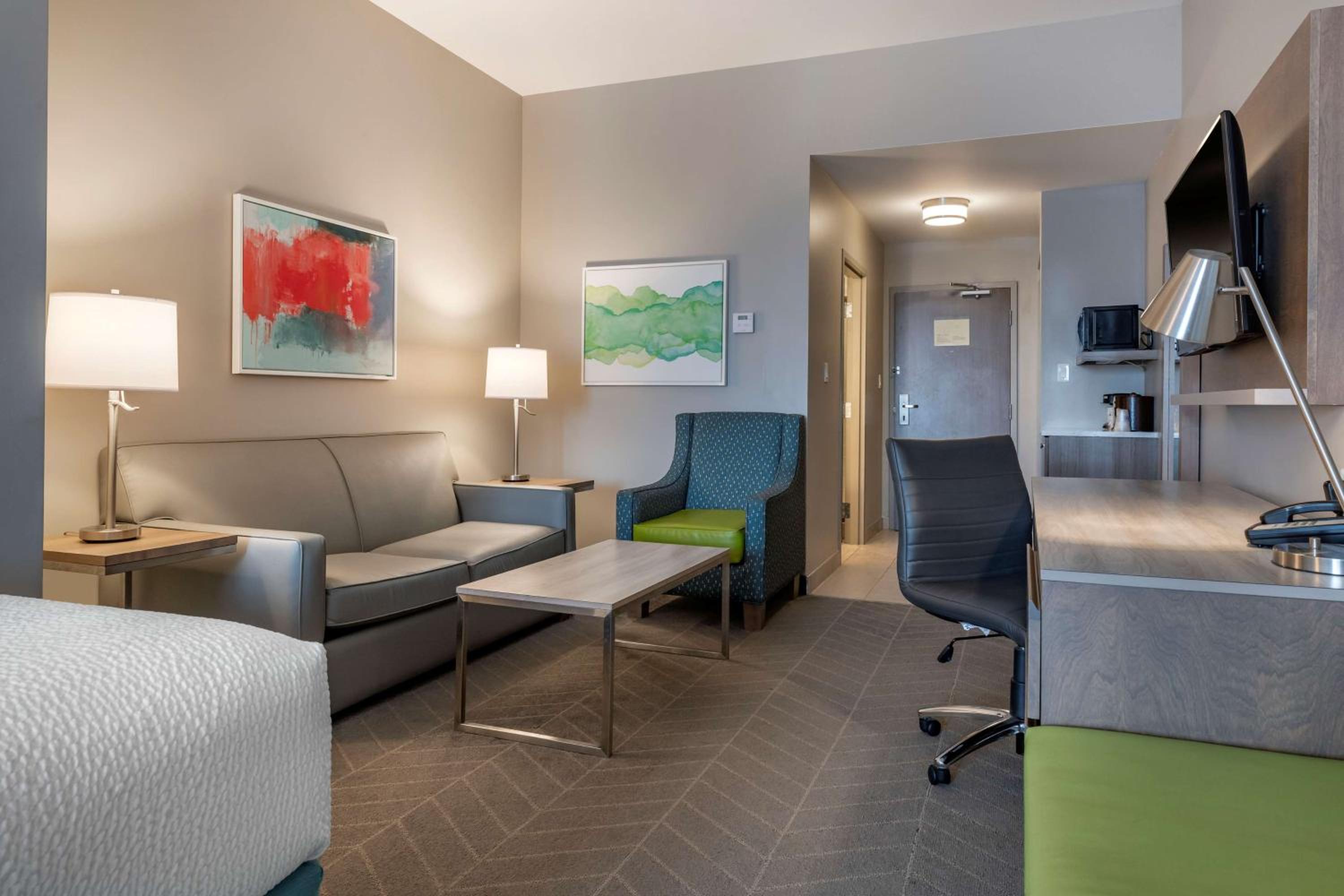 Best Western Plus Dartmouth Hotel & Suites-4