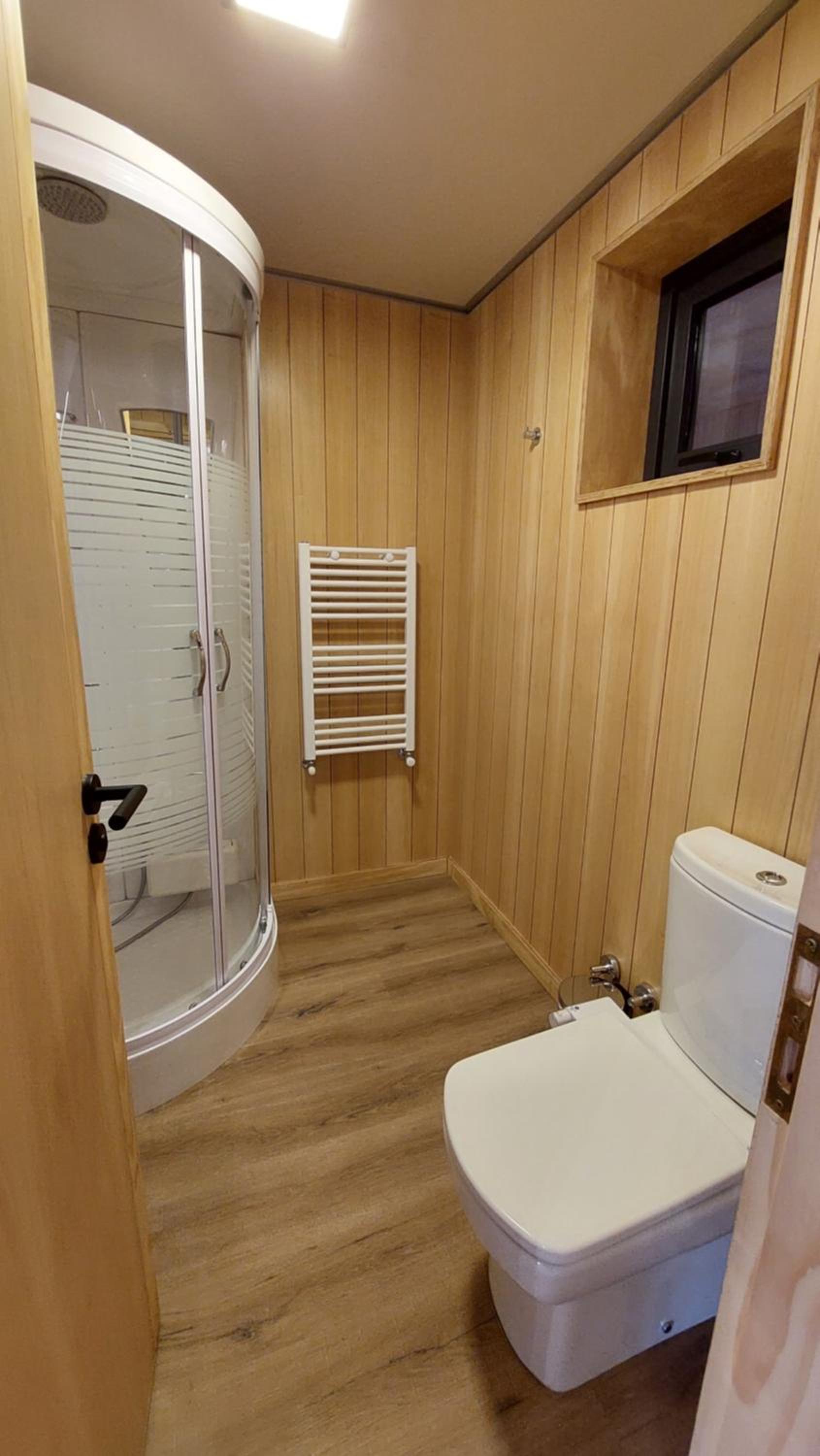 Hermoso monoambiente con entrepiso, para 3 personas, excelente ubicación y vista. 23V5