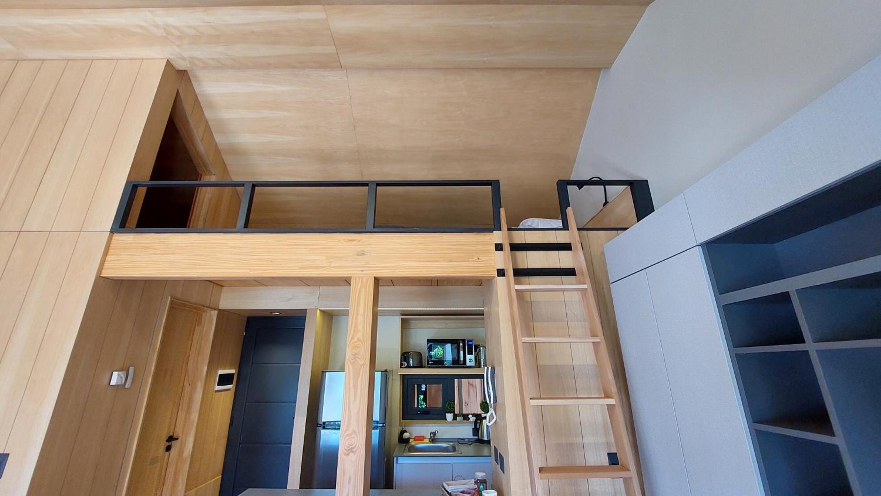 Hermoso monoambiente con entrepiso, para 3 personas, excelente ubicación y vista. 23V5