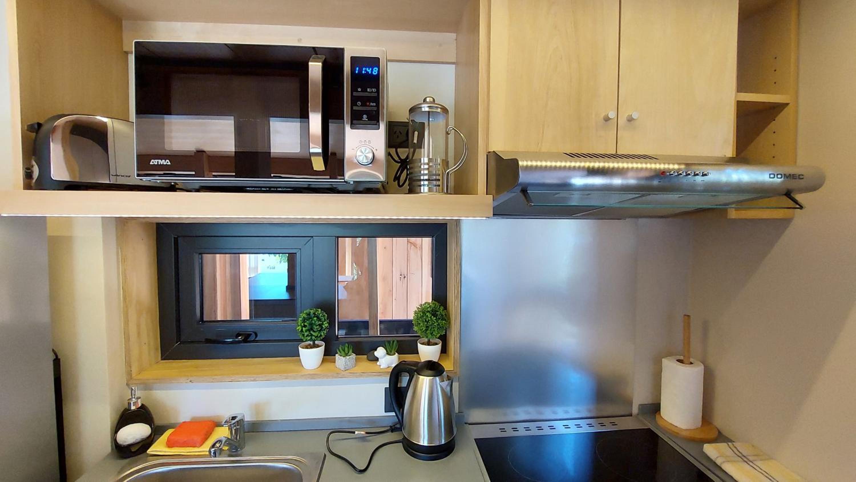 Hermoso monoambiente con entrepiso, para 3 personas, excelente ubicación y vista. 23V5