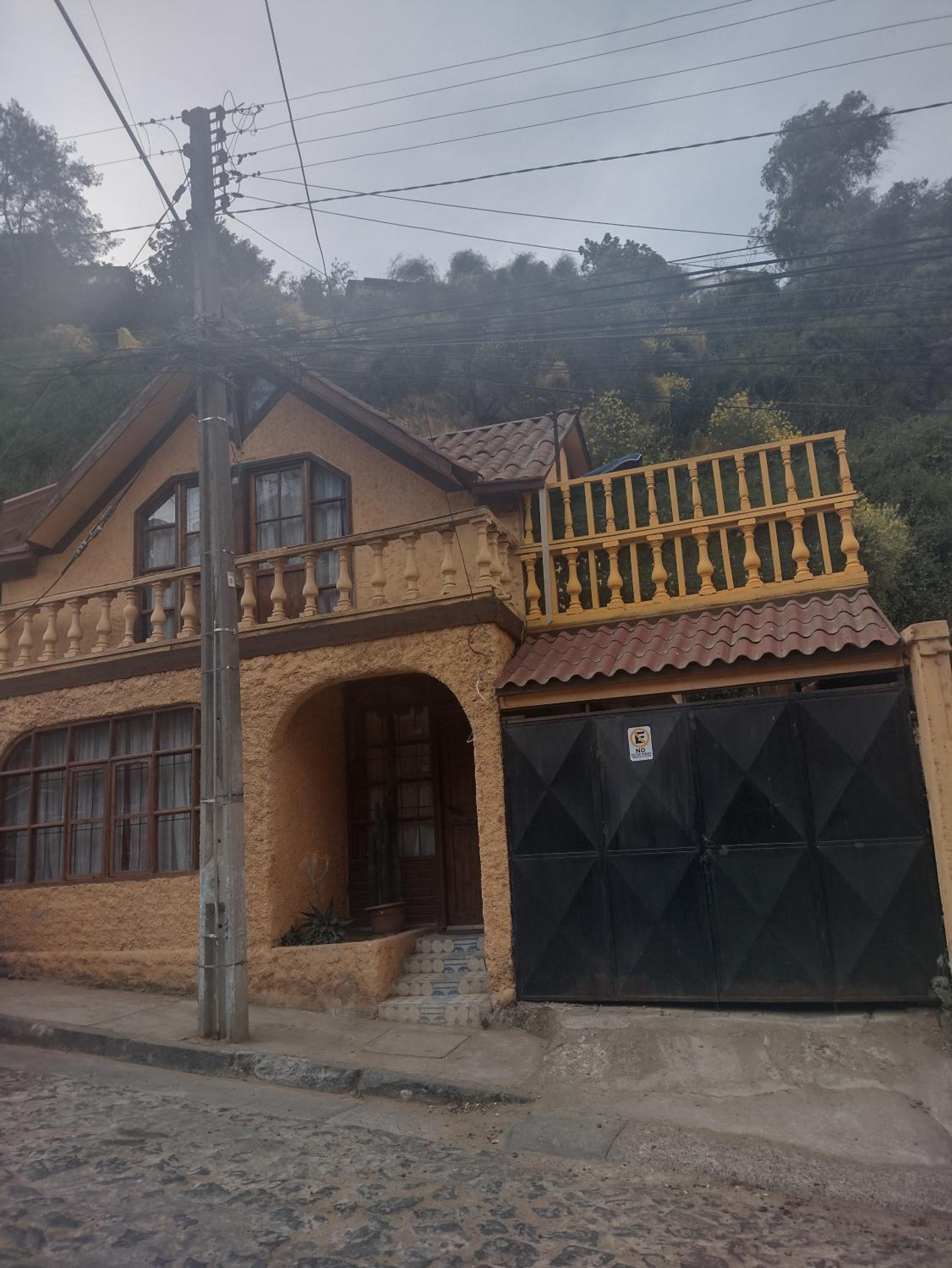 Casa Valparaíso cerca del centro con estacionamiento