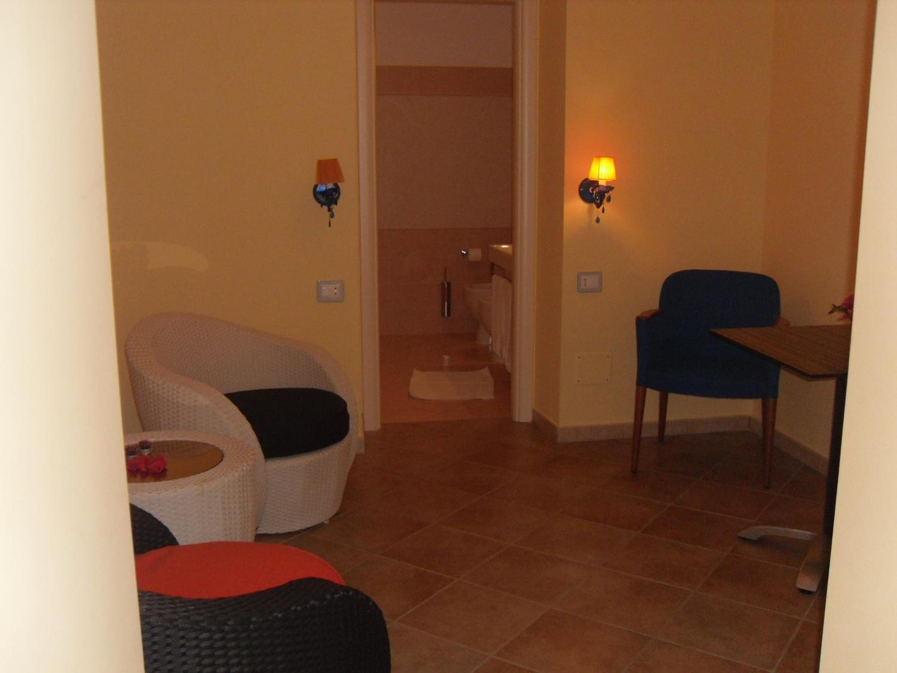 Photo 8