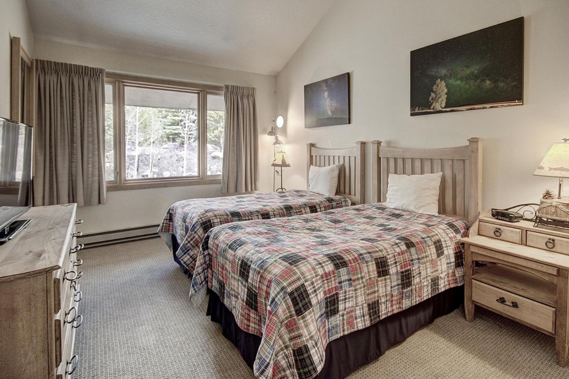 1733 Lenawee Condo