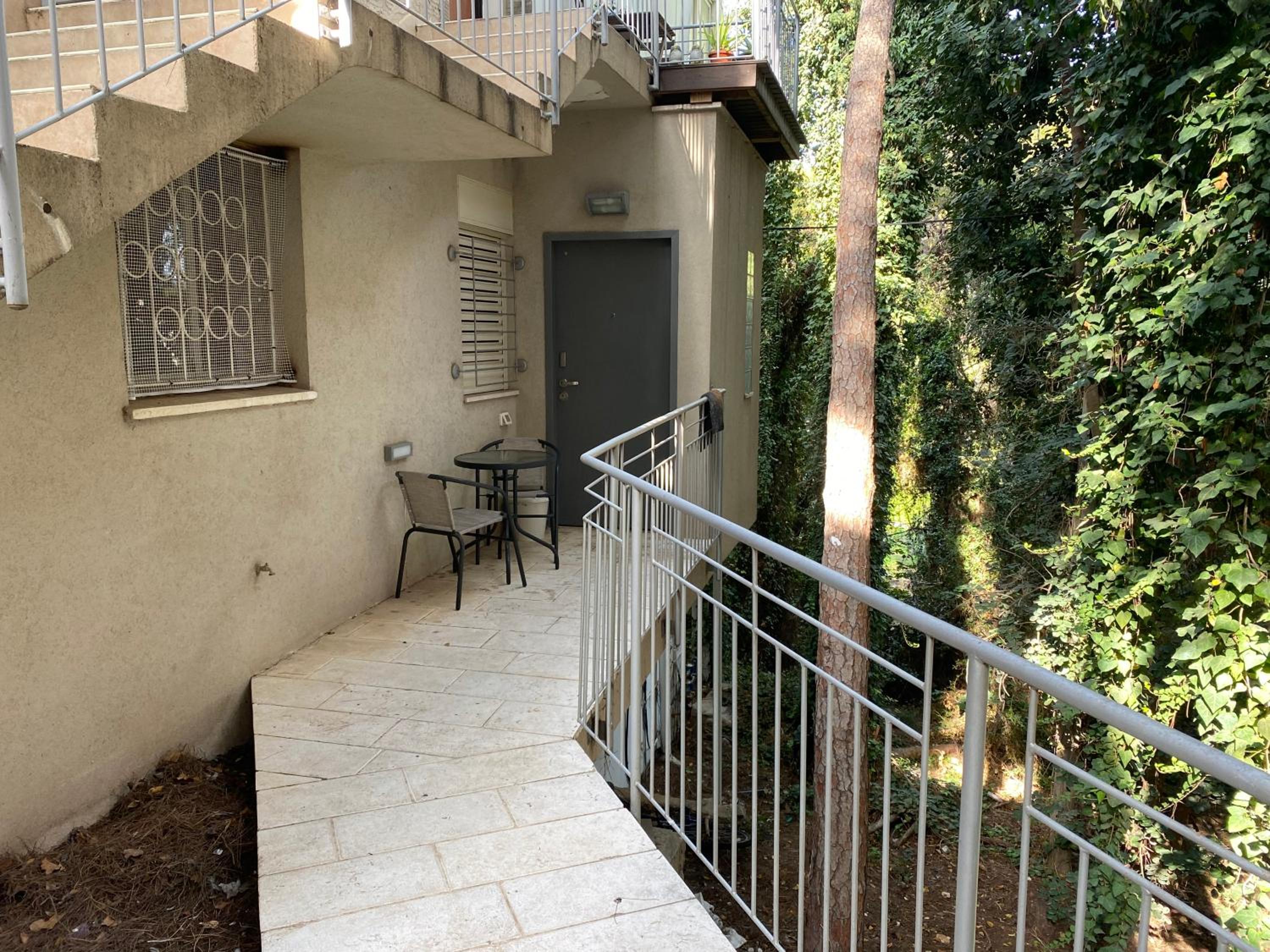 Carmel Boutique Apartments - Urban Forest view 3
