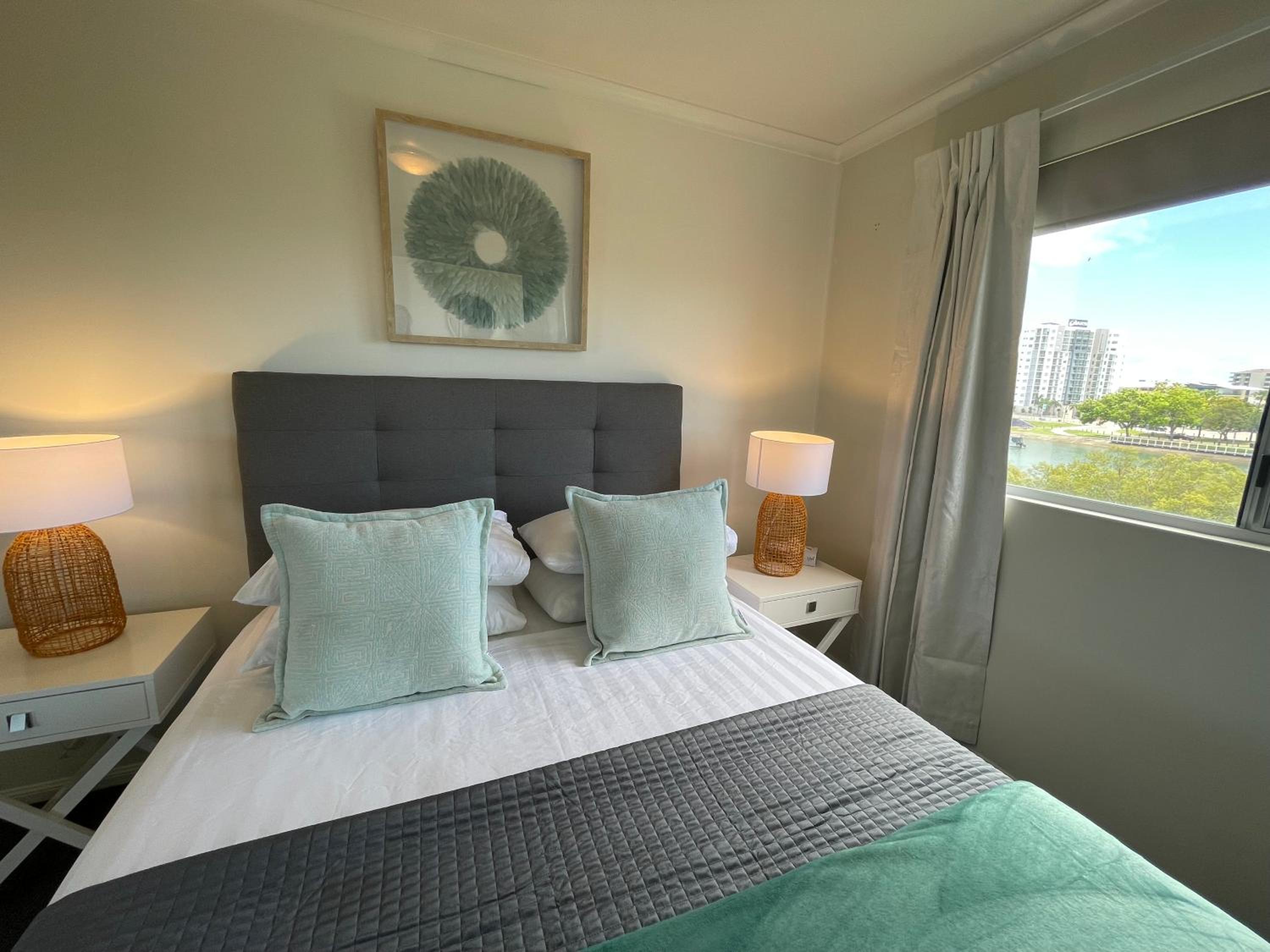 City Stadium Apartment on the Riverfront 38