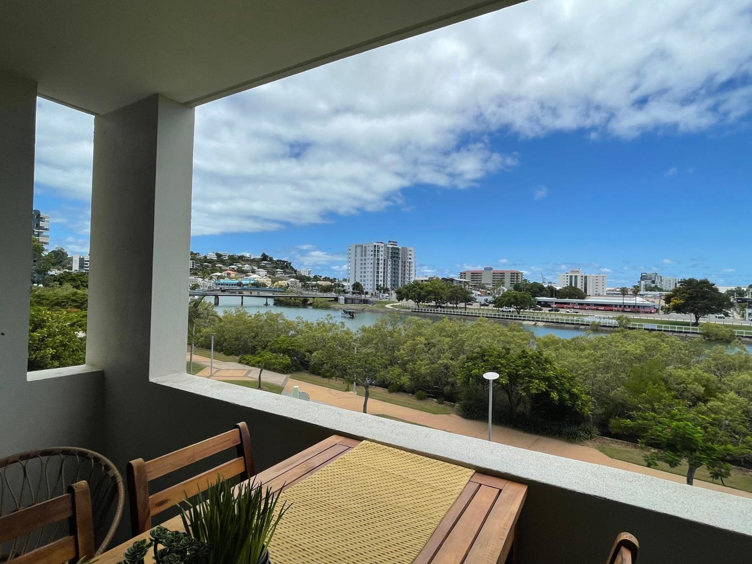 City Stadium Apartment on the Riverfront 38