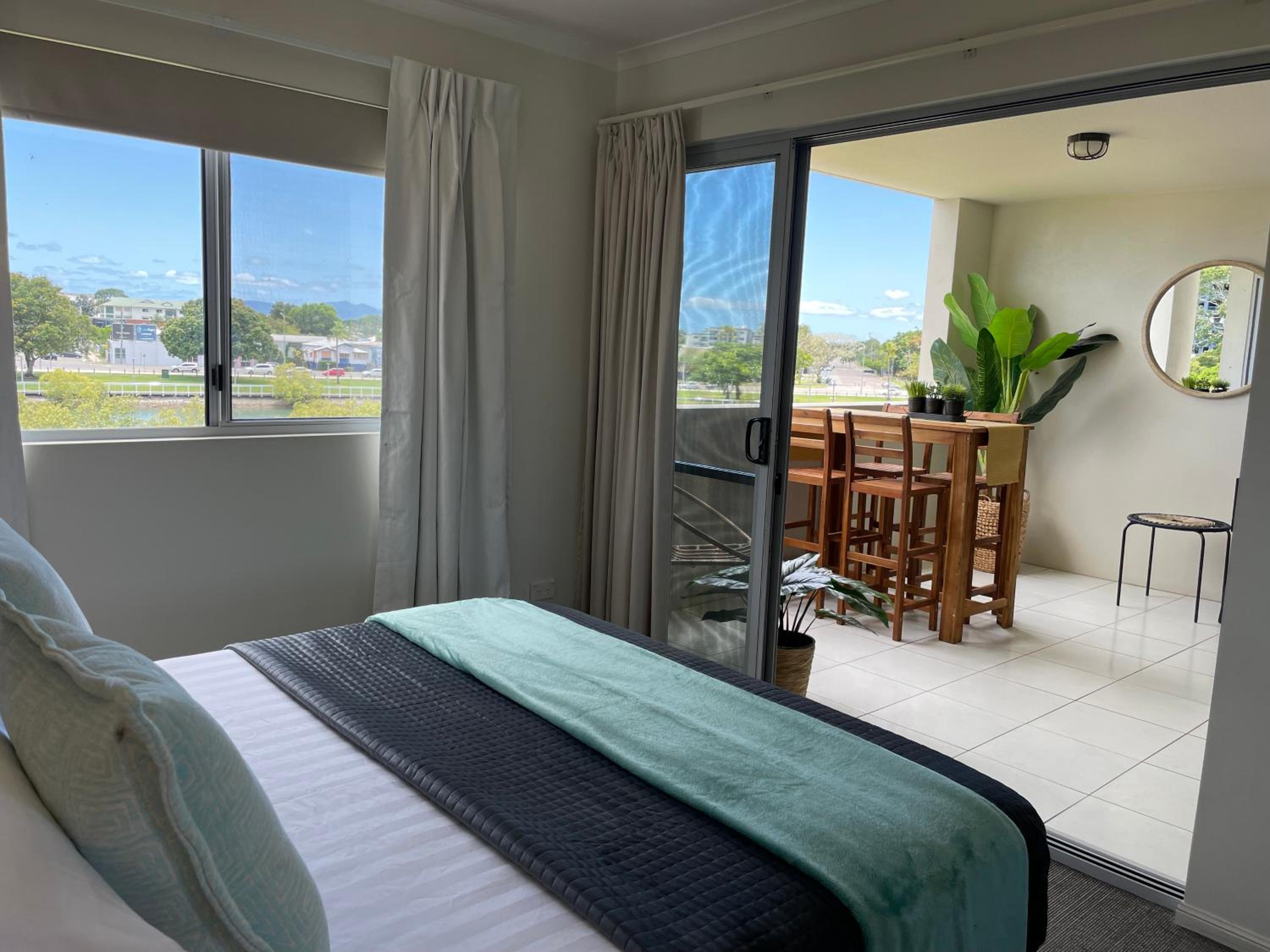 City Stadium Apartment on the Riverfront 38