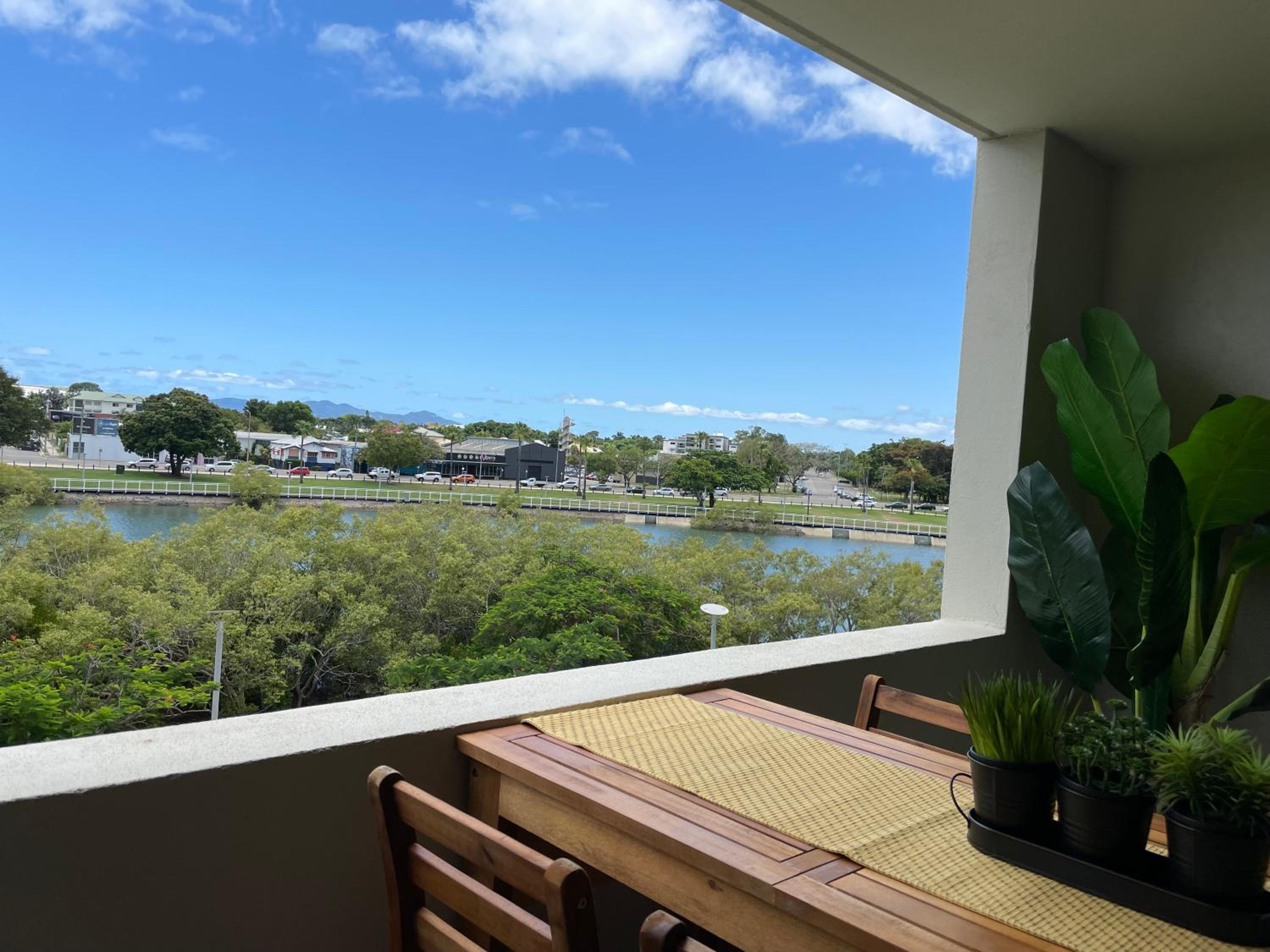 City Stadium Apartment on the Riverfront 38