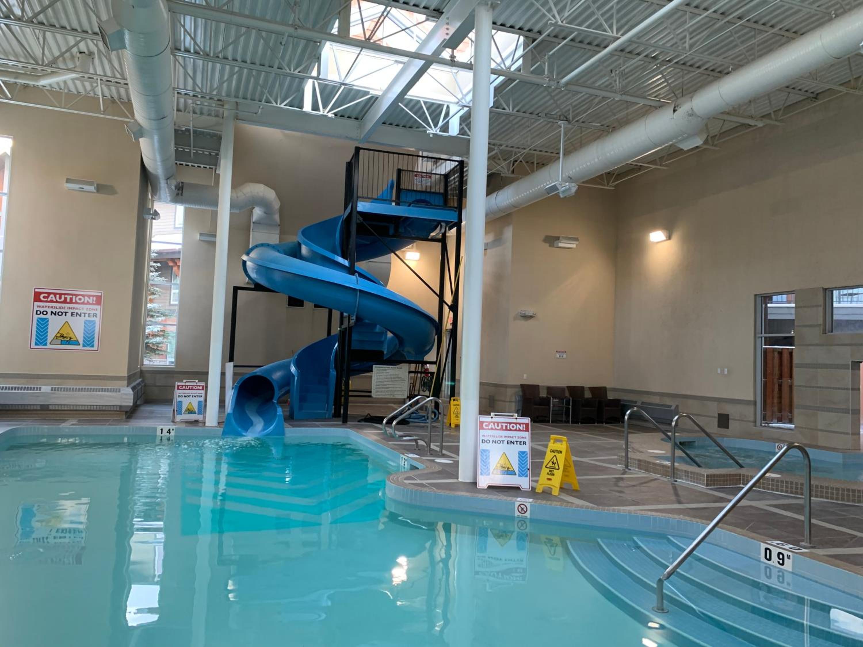 Luxury Two Queen Beds Condo - Grande Rockies Resort Indoor Parking Pool Hot tub GYM