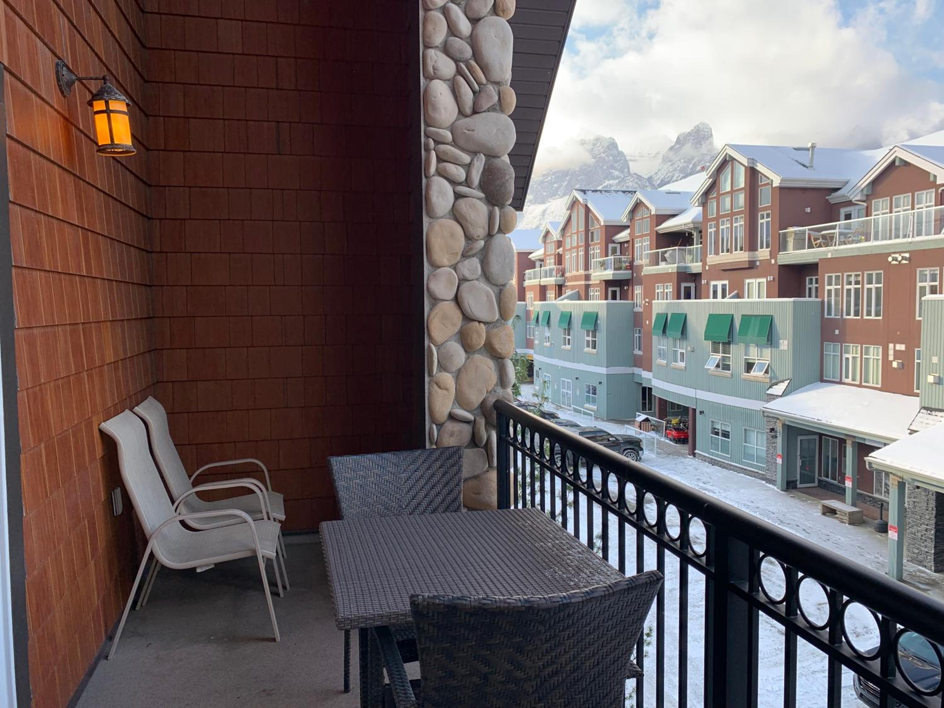 Luxury Two Queen Beds Condo - Grande Rockies Resort Indoor Parking Pool Hot tub GYM