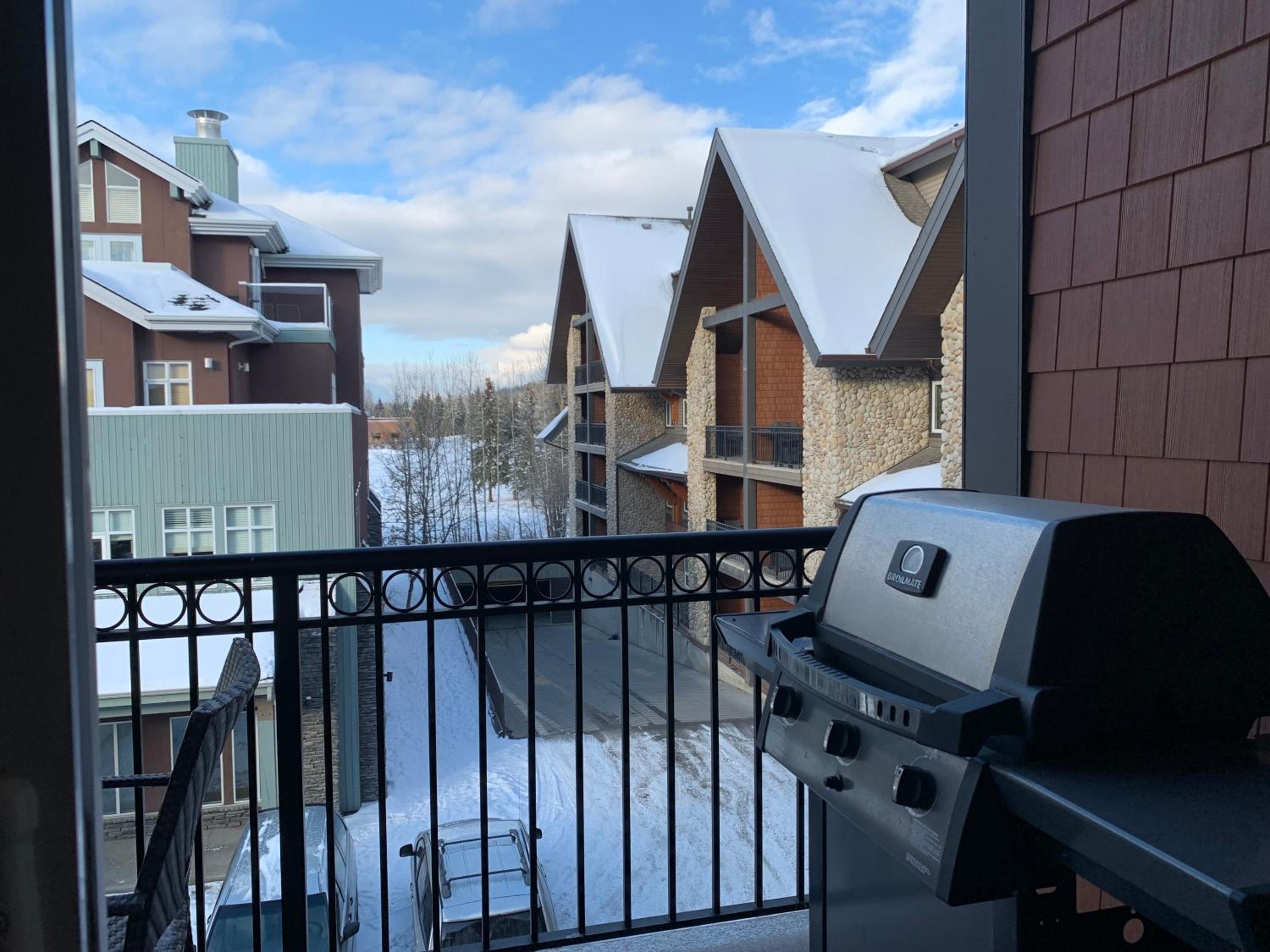 Luxury Two Queen Beds Condo - Grande Rockies Resort Indoor Parking Pool Hot tub GYM