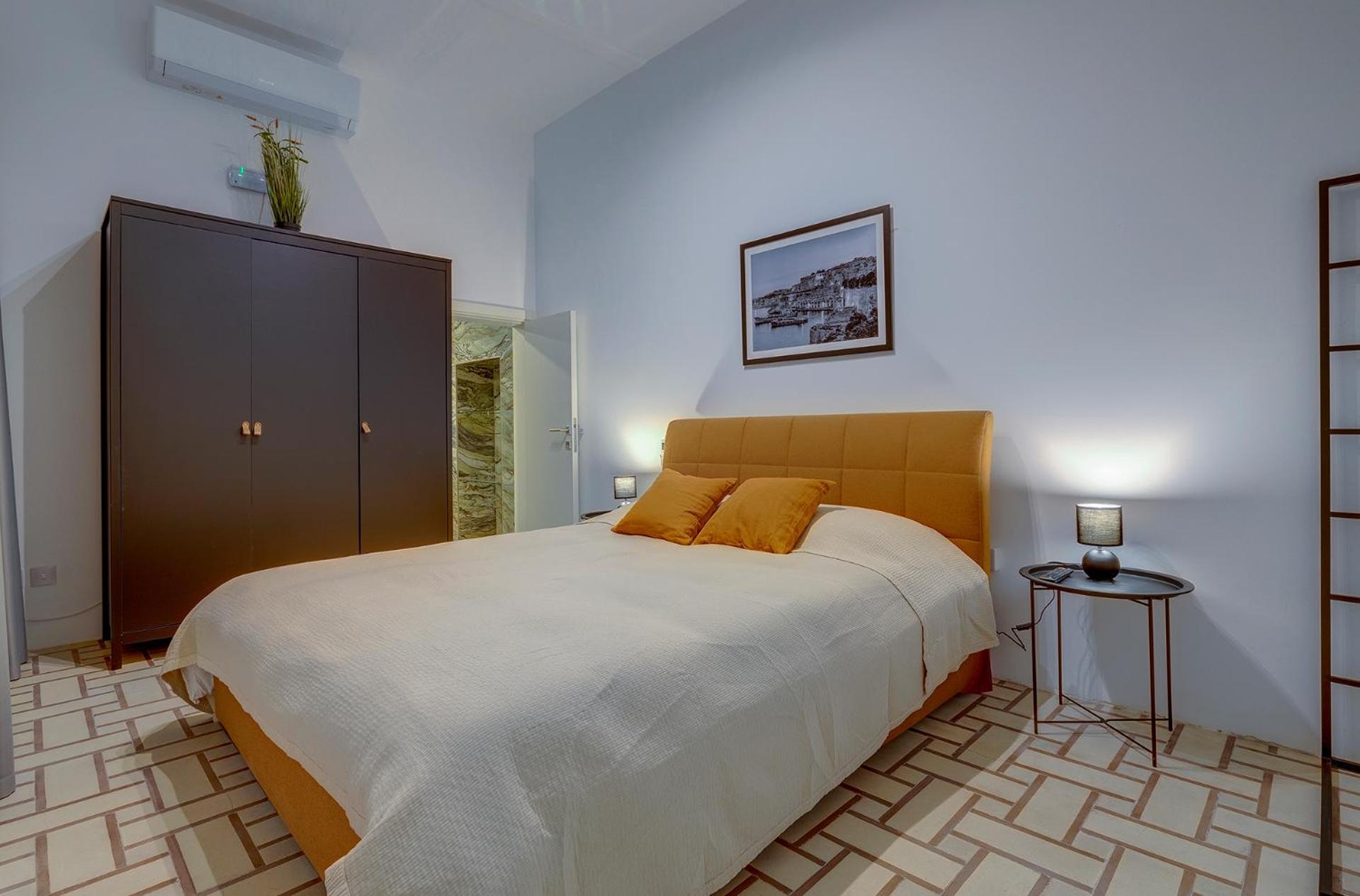 Modern Apartment close to Valletta view 4