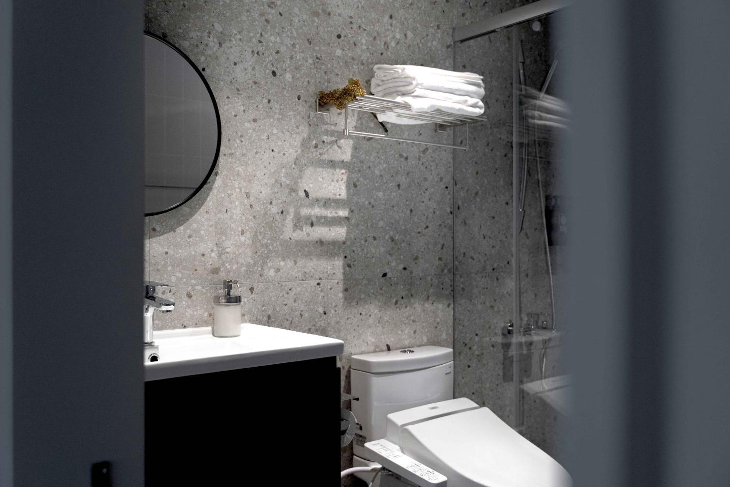 Lin Apartments by Olala Homes