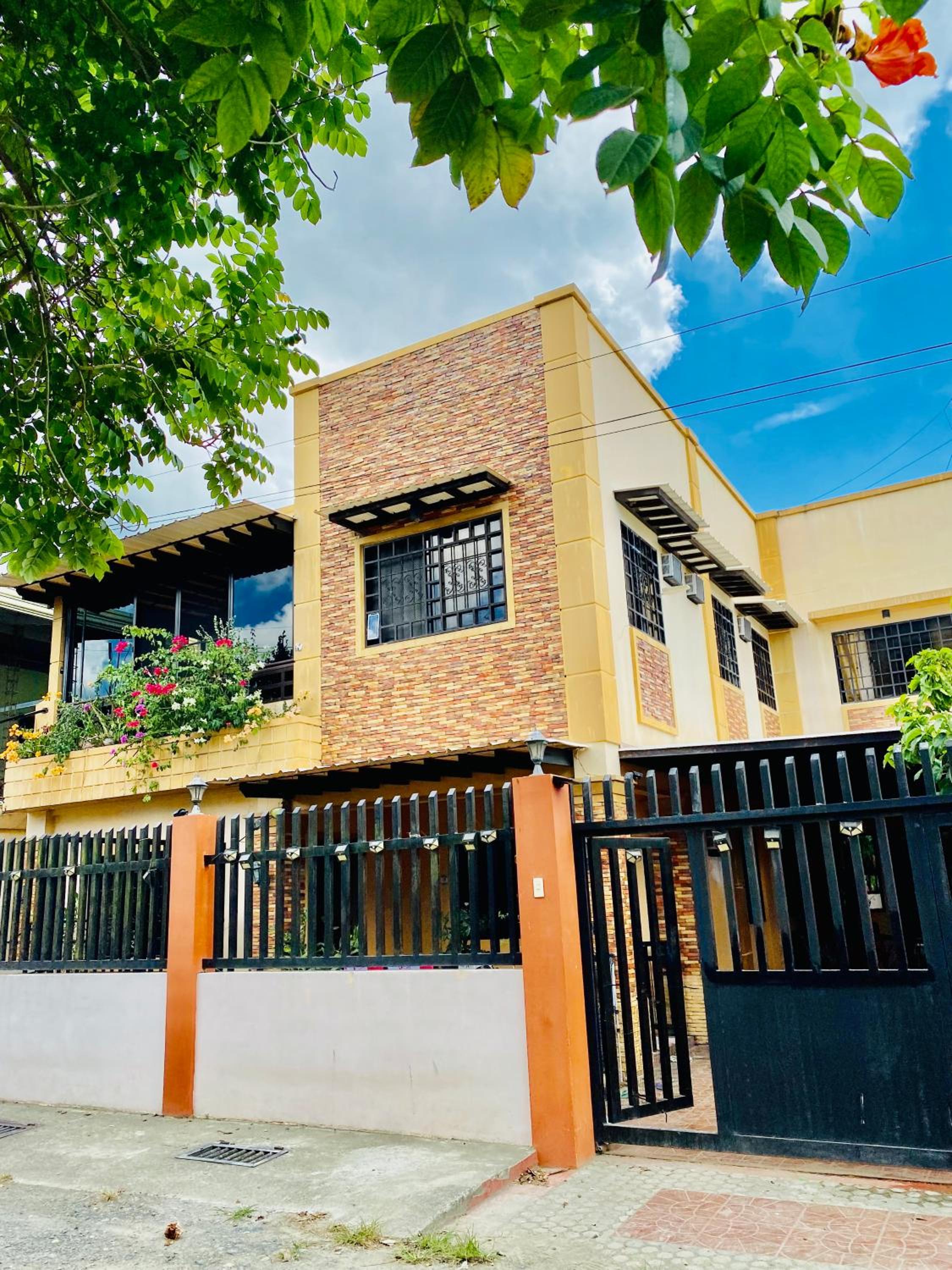 Len Staycation in Panabo 3BDR-2BR-Downstairs Wifi Netflix