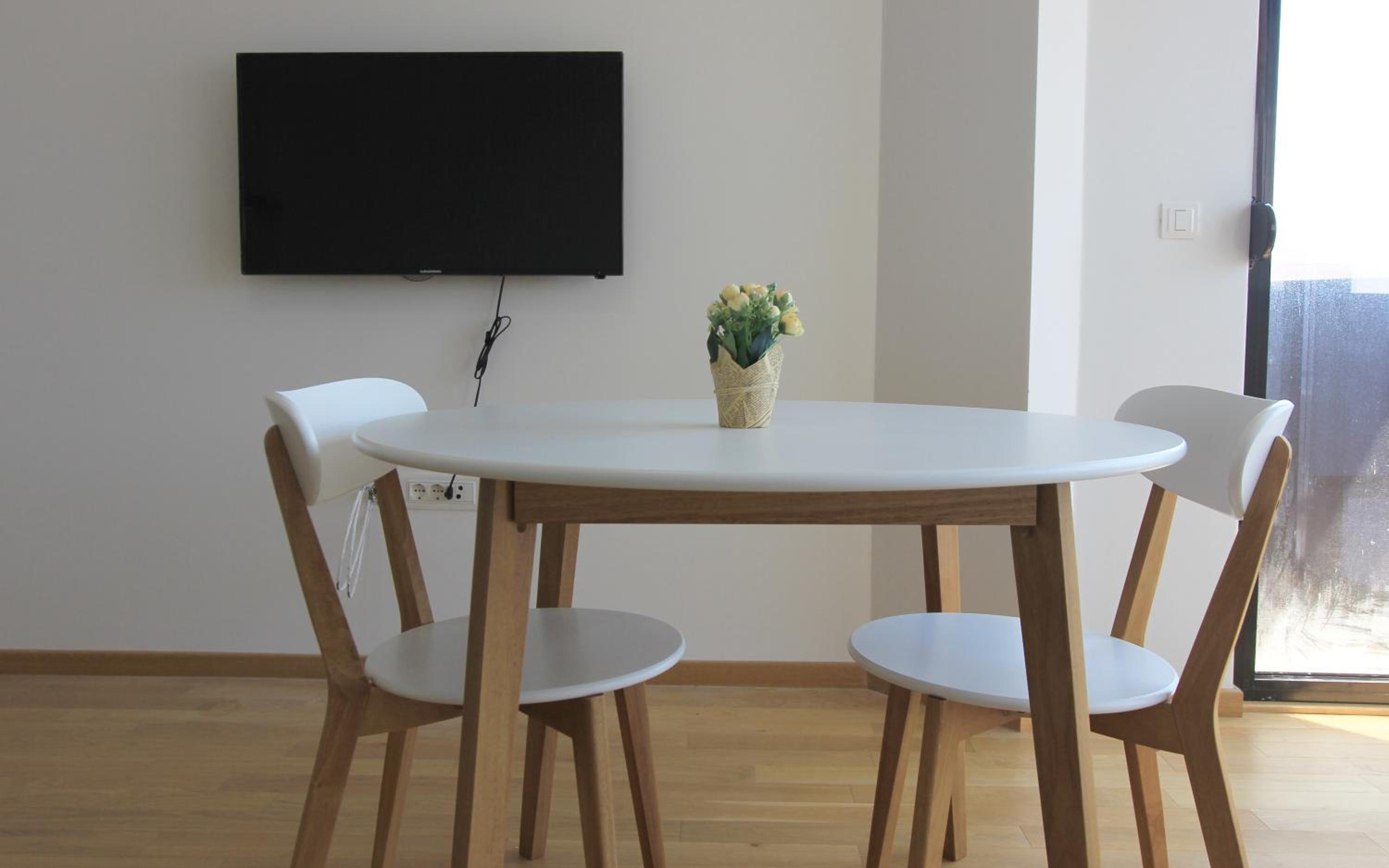 Lovely one bedroom apartment with parking space view 2