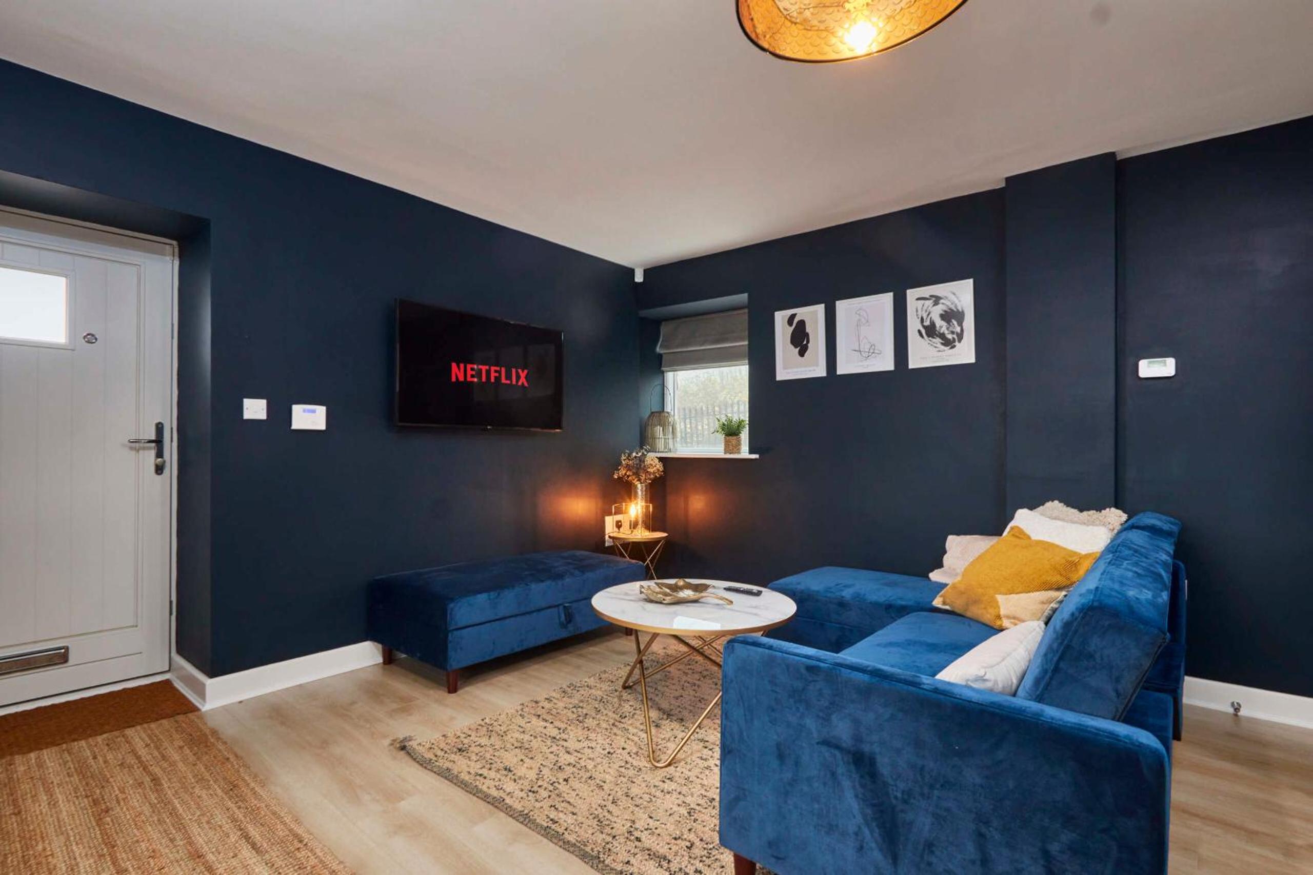 Newly Renovated 4BDR Cottage House By Homebird Property Management Short Lets & Serviced Accommodation Leeds With Private Parking & Netflix view 4