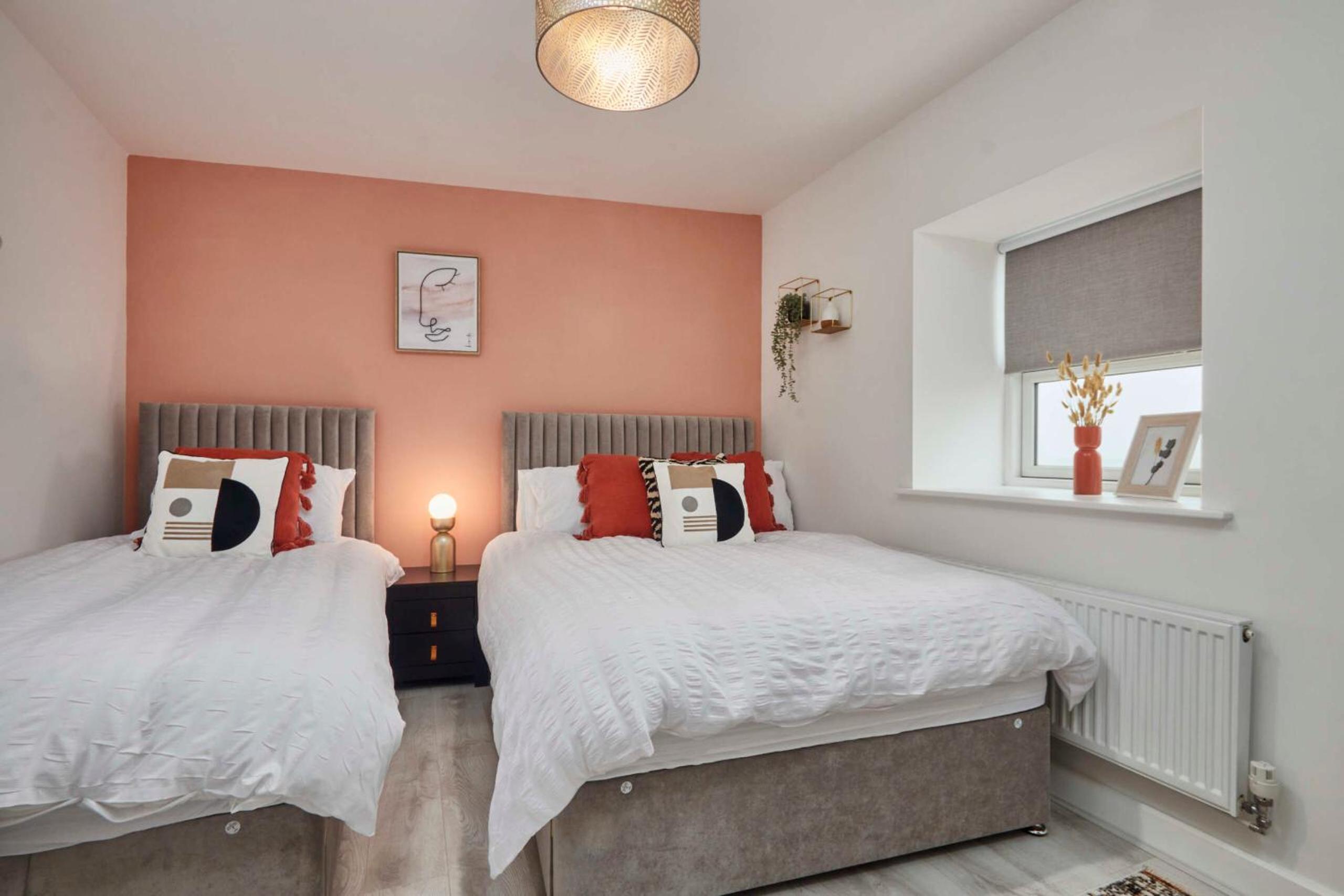 Newly Renovated 4BDR Cottage House By Homebird Property Management Short Lets & Serviced Accommodation Leeds With Private Parking & Netflix view 2
