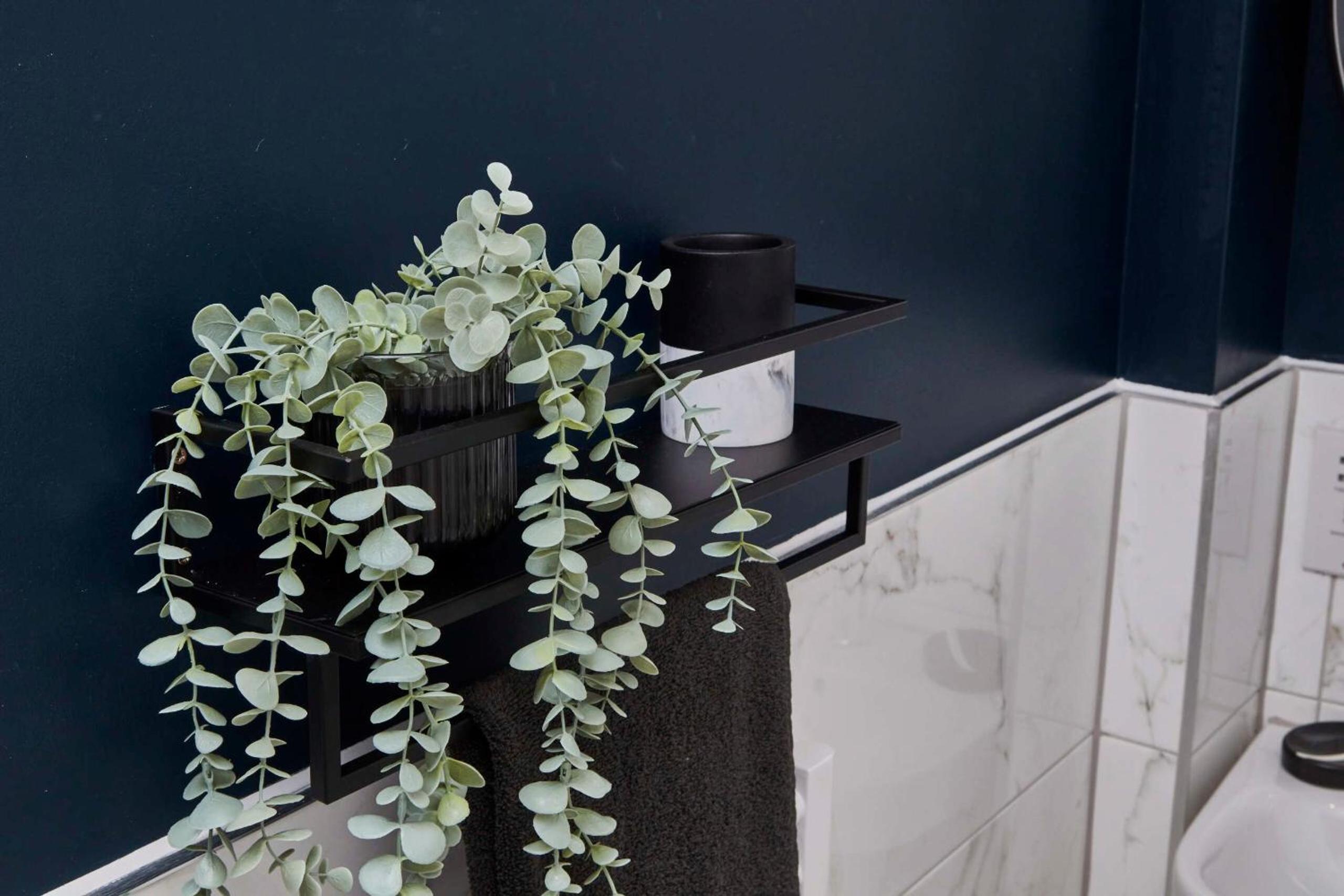 Newly Renovated 4BDR Cottage House By Homebird Property Management Short Lets & Serviced Accommodation Leeds With Private Parking & Netflix view 3