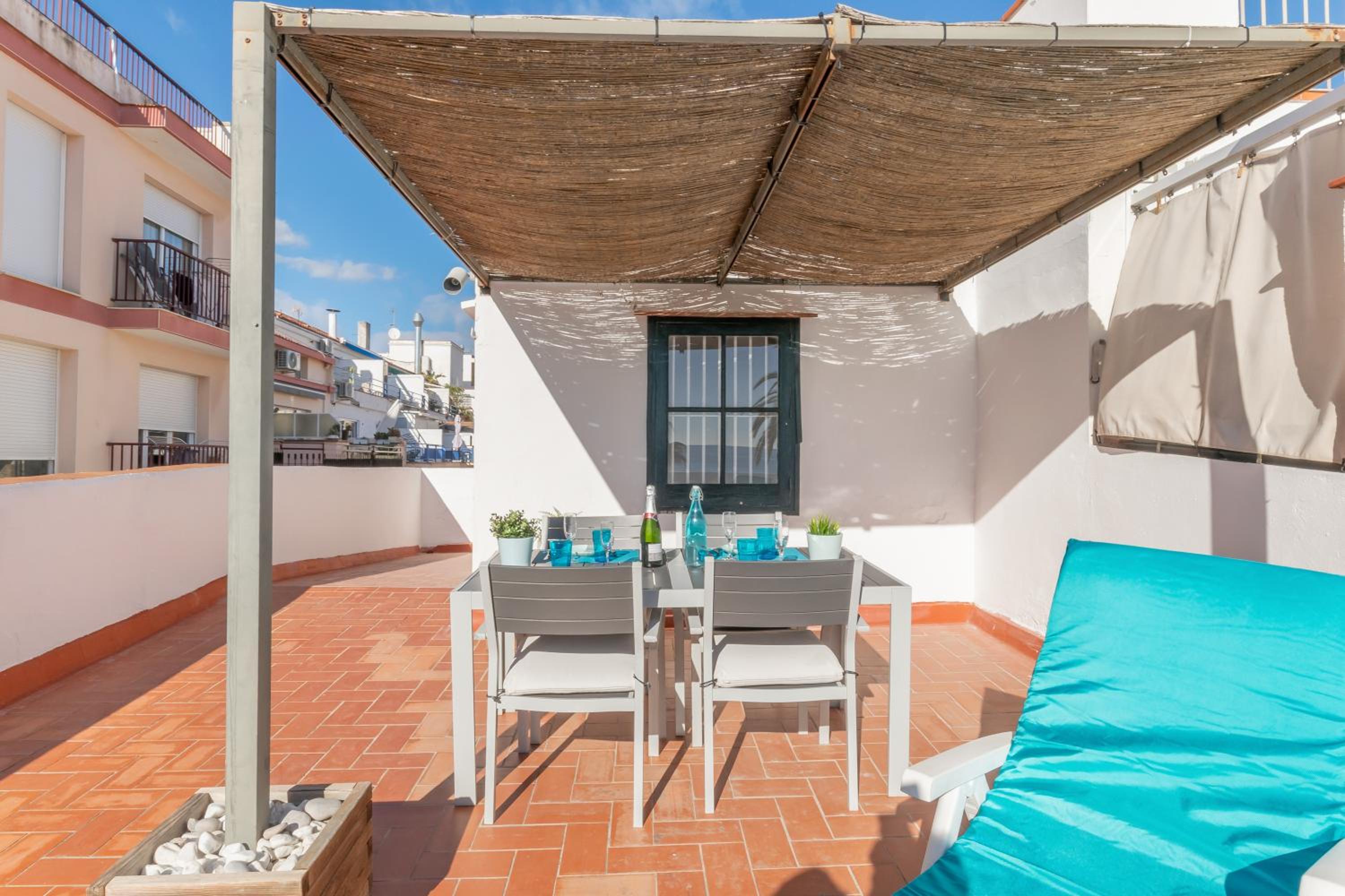 Vistamar 2: Primera línea de mar con gran terraza view 3