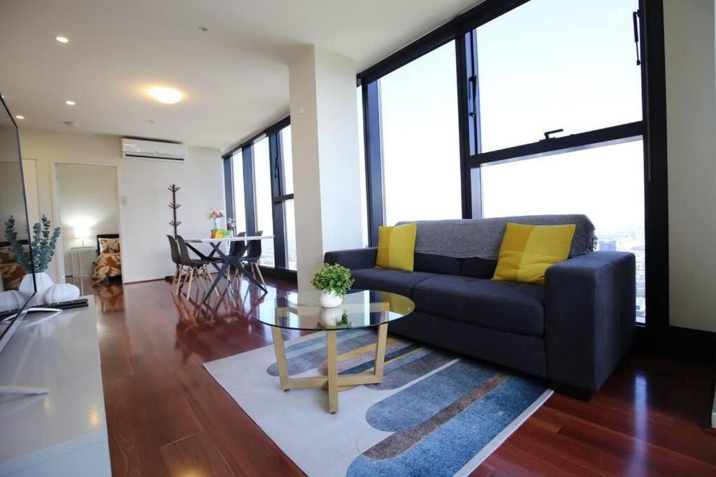 2B2B Apartment in collin street Melbourne