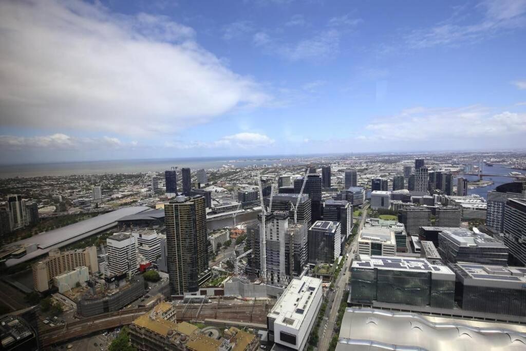 2B2B Apartment in collin street Melbourne