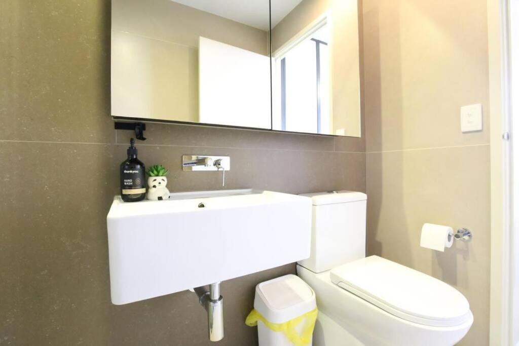 2B2B Apartment in collin street Melbourne