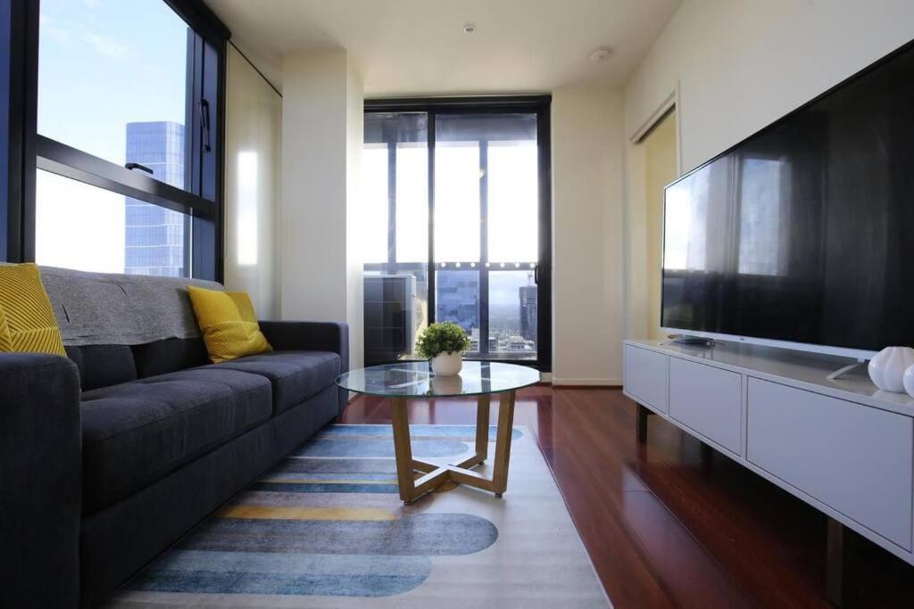 2B2B Apartment in collin street Melbourne