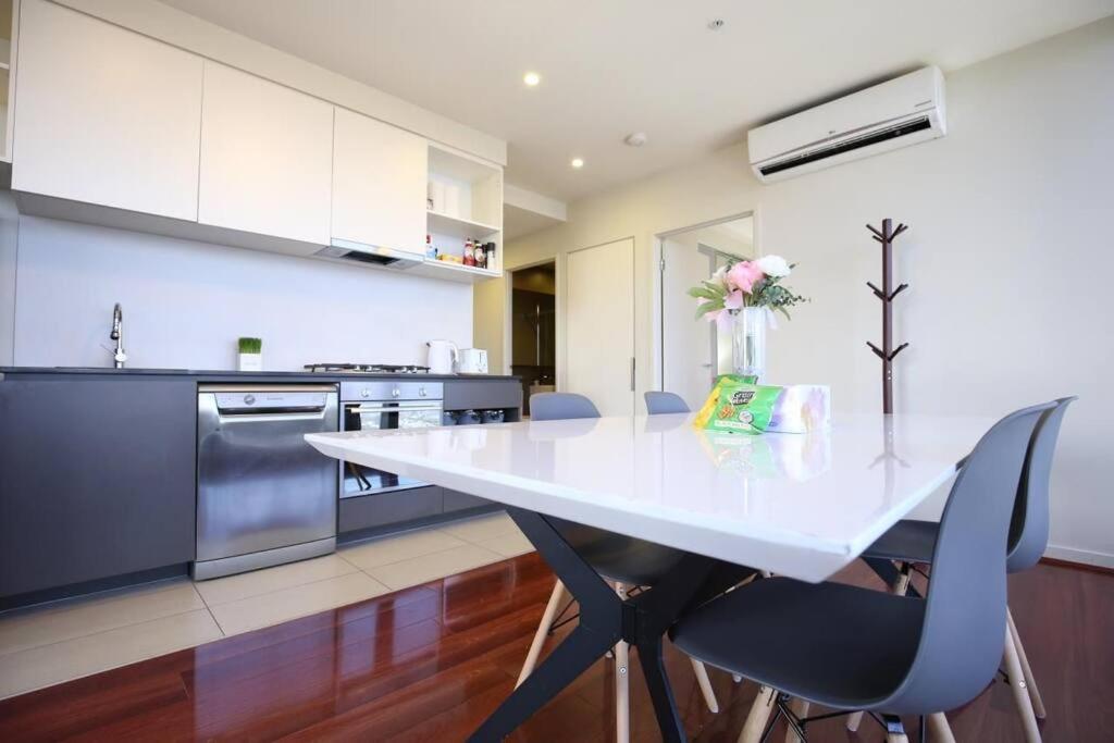 2B2B Apartment in collin street Melbourne