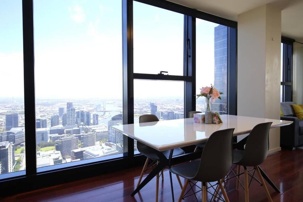 2B2B Apartment in collin street Melbourne