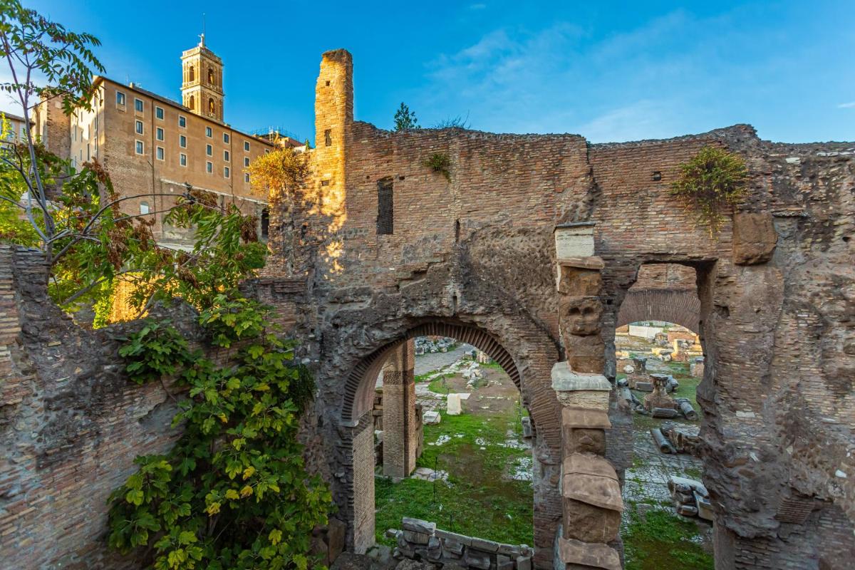Rome Bloom - Colosseo