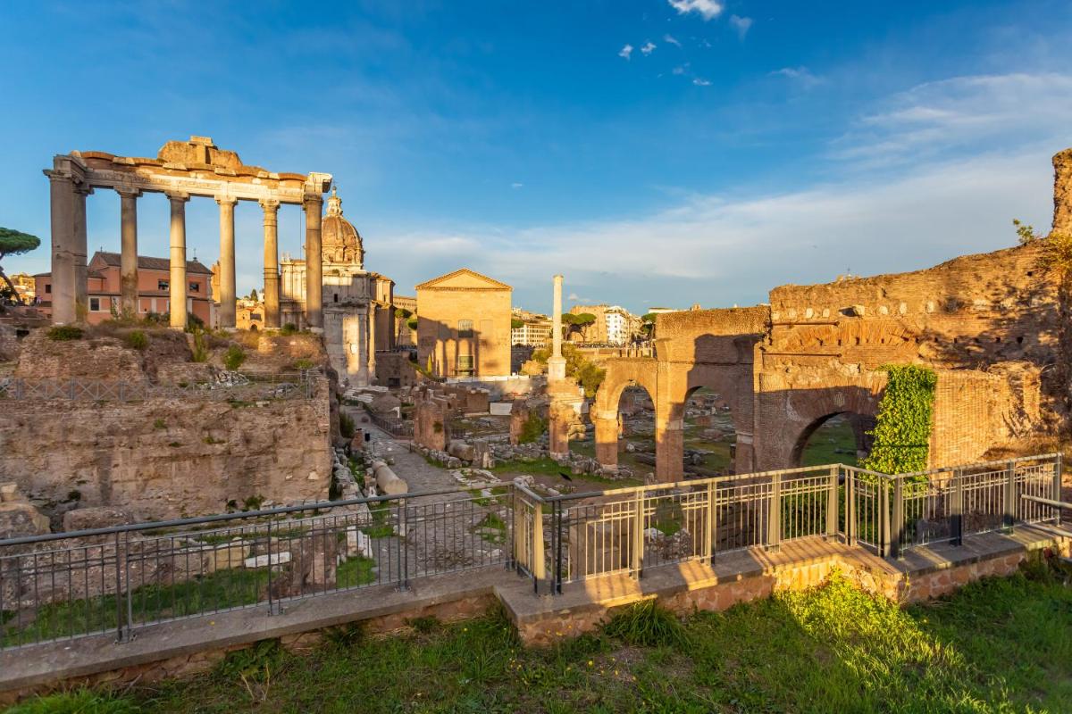 Rome Bloom - Colosseo
