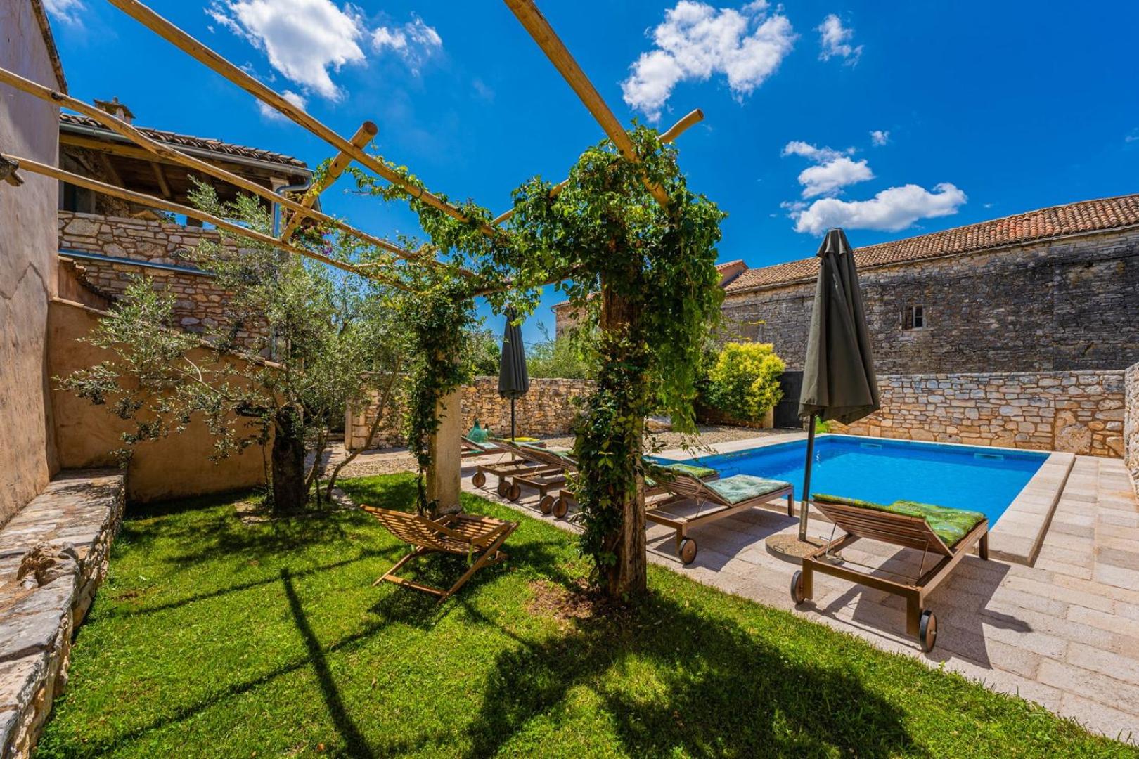 Photo 30