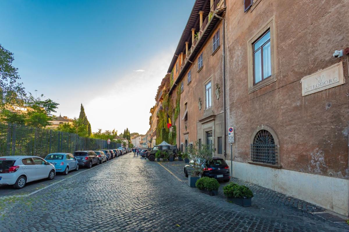 Rome Bloom - Colosseo