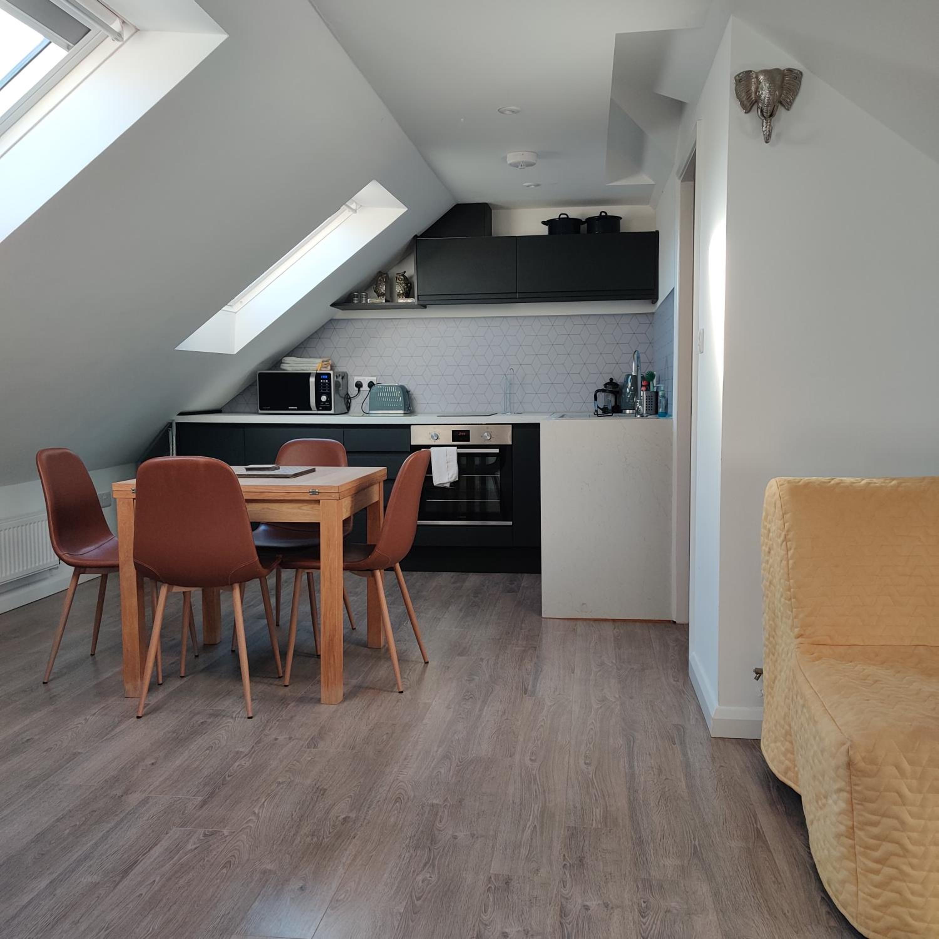 Delightful & Picturesque Modern Detached Apartment, Next to Chester Zoo, Near Park and Ride to City Centre view 3