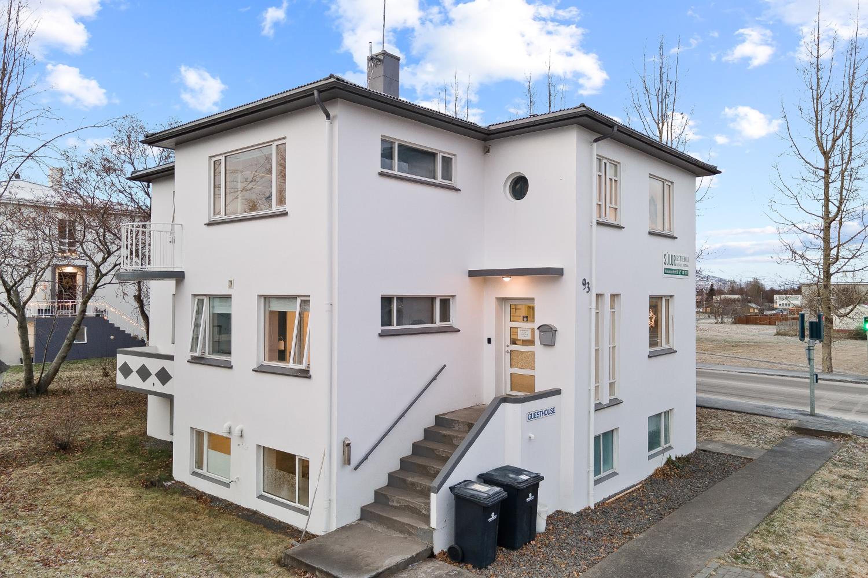 Hotel Acco Guesthouse - Image 1