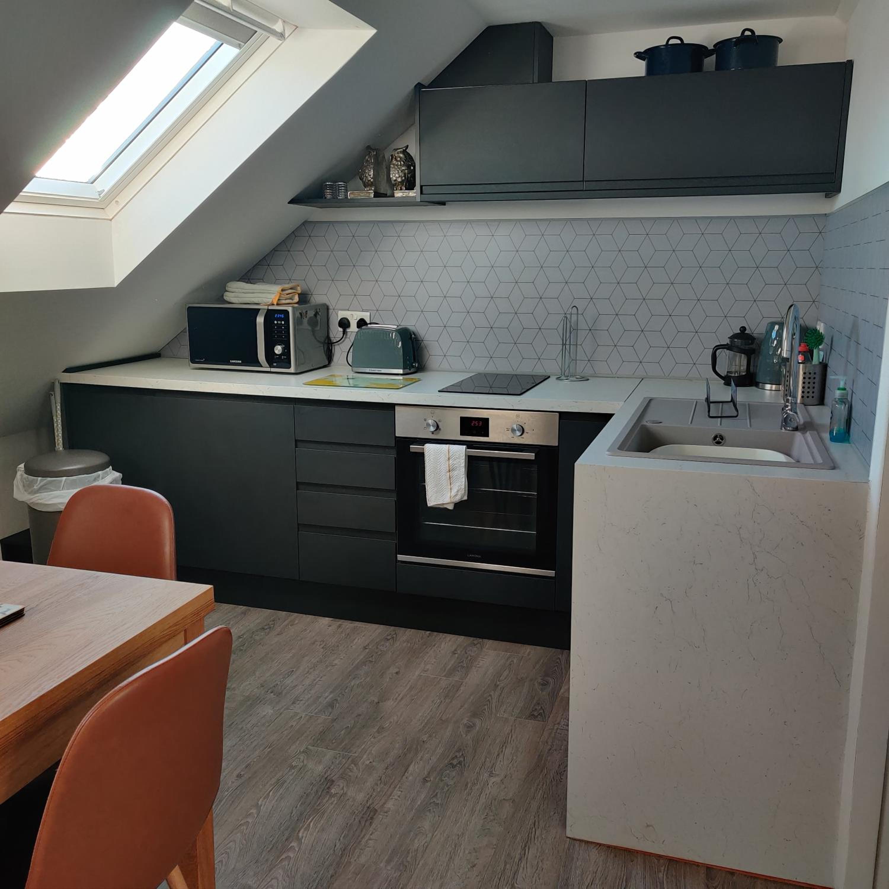 Delightful & Picturesque Modern Detached Apartment, Next to Chester Zoo, Near Park and Ride to City Centre view 4
