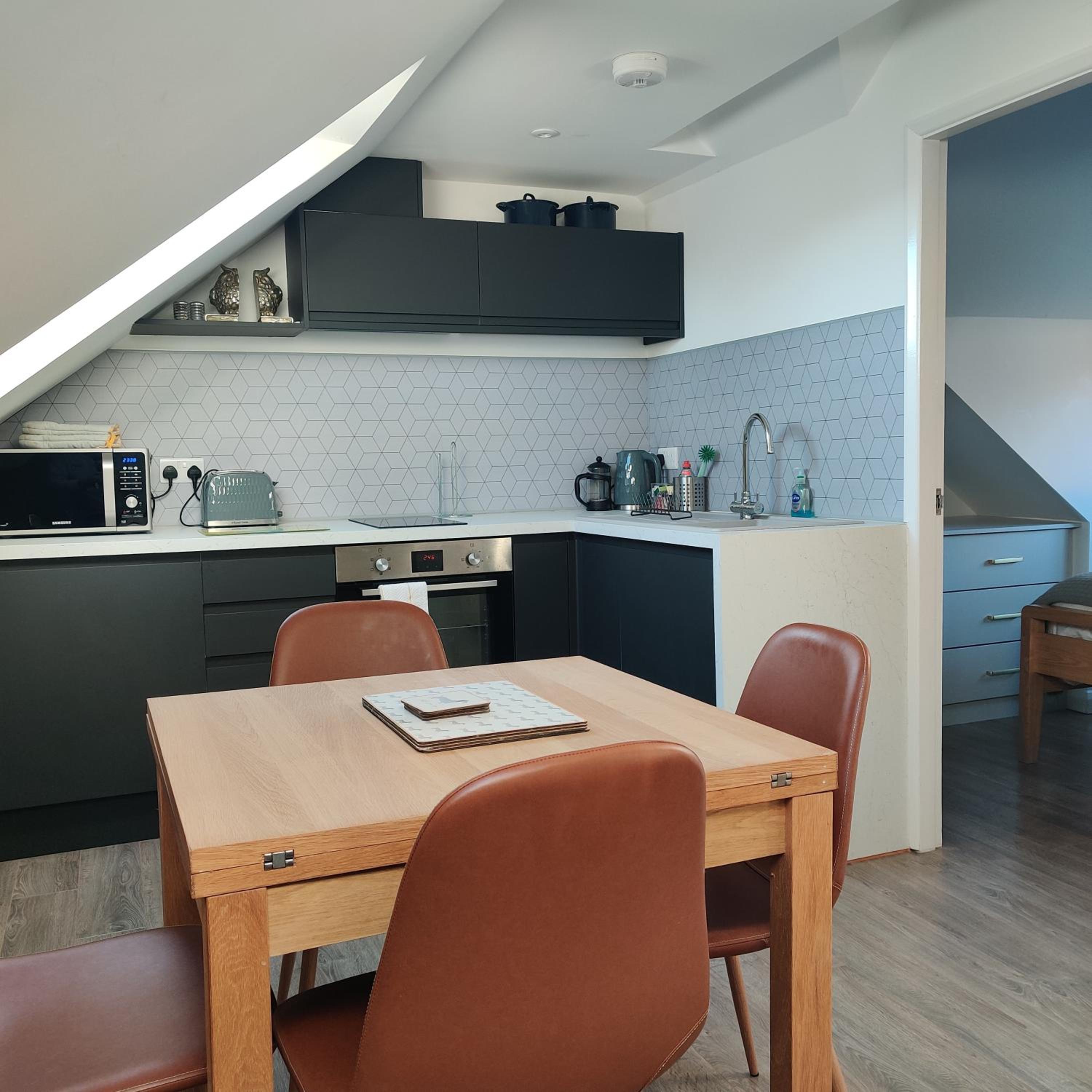 Delightful & Picturesque Modern Detached Apartment, Next to Chester Zoo, Near Park and Ride to City Centre view 5