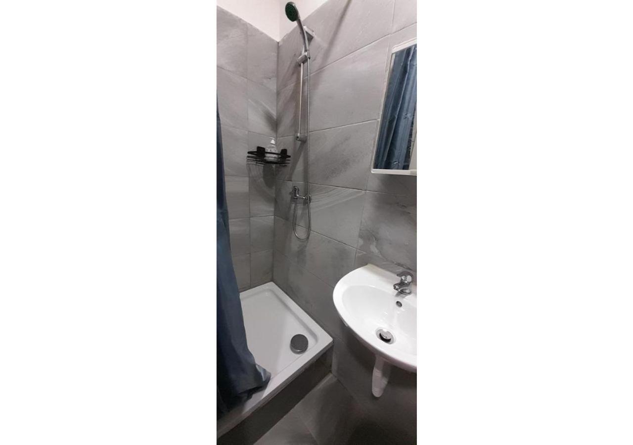 Standard 1BR Apt.- Meidling Station