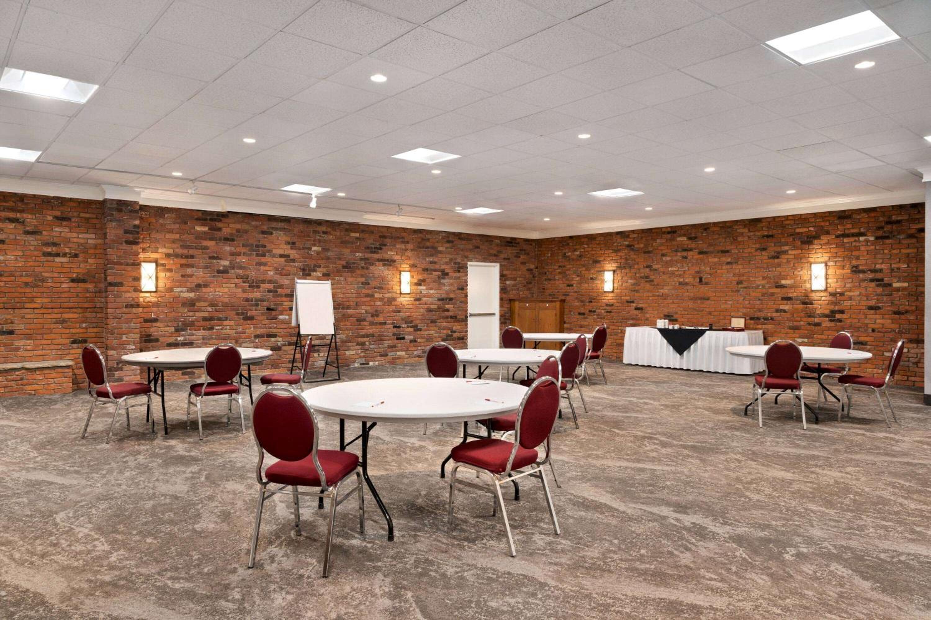 Cornwall Vacations - Ramada by Wyndham Cornwall - Property Image 1