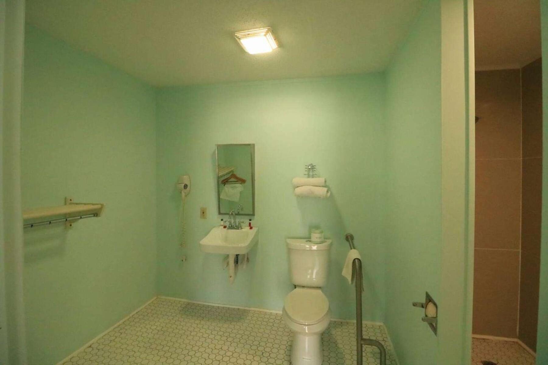 Travelodge by Wyndham Parkersburg