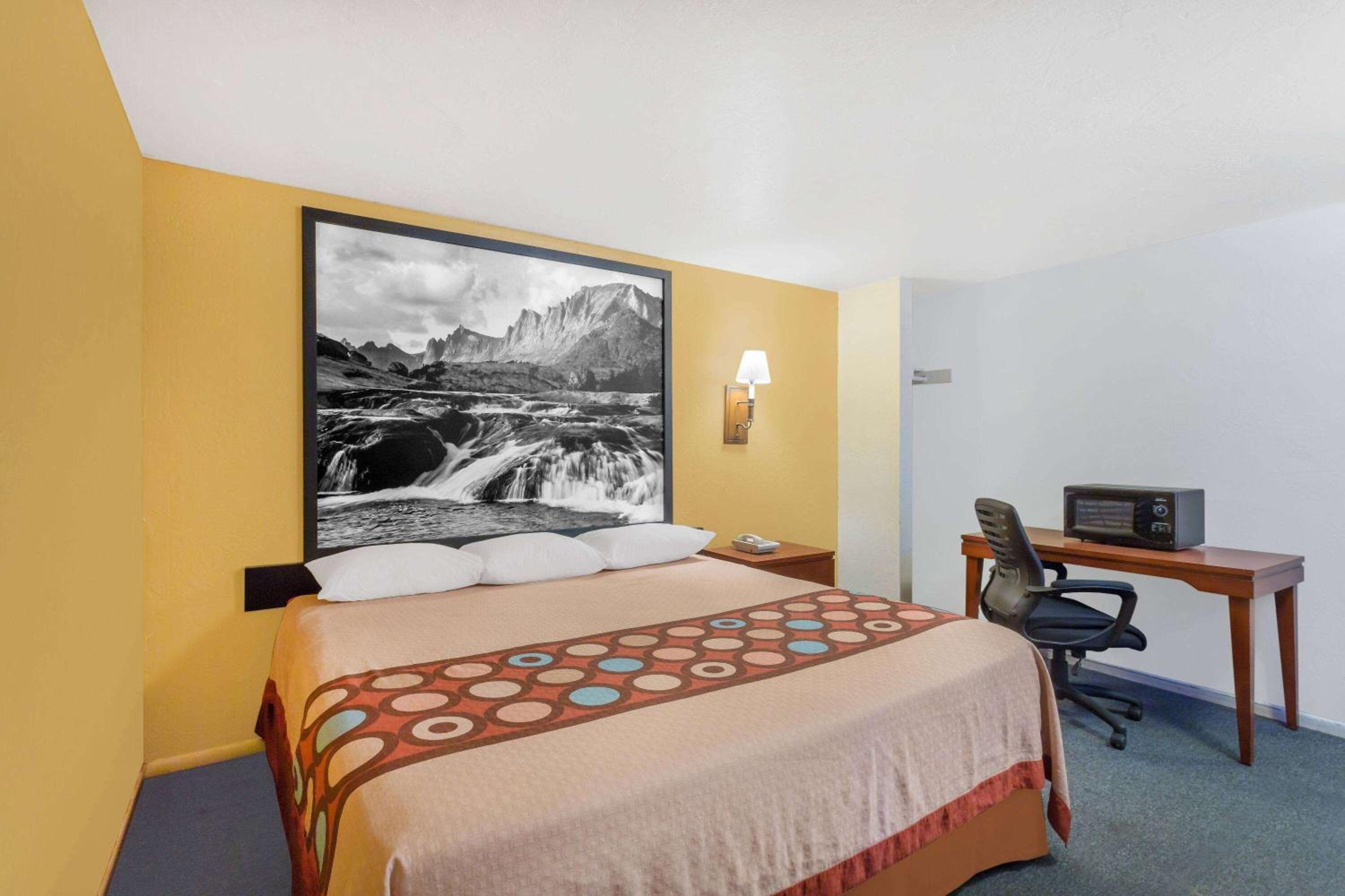 Super 8 by Wyndham Diamondville Kemmerer