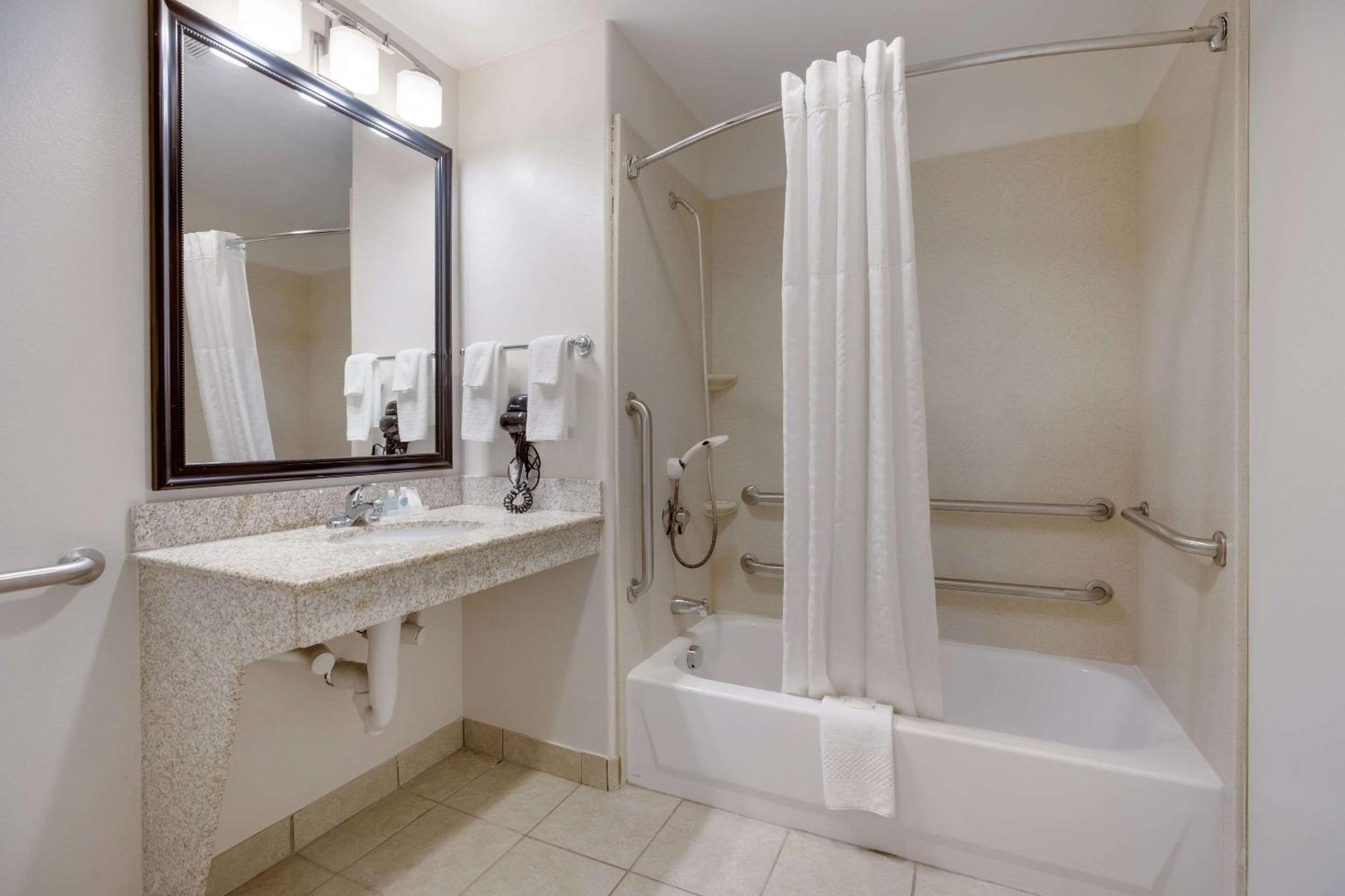 Suburban Studios Berwick - Morgan City - Property Image 2