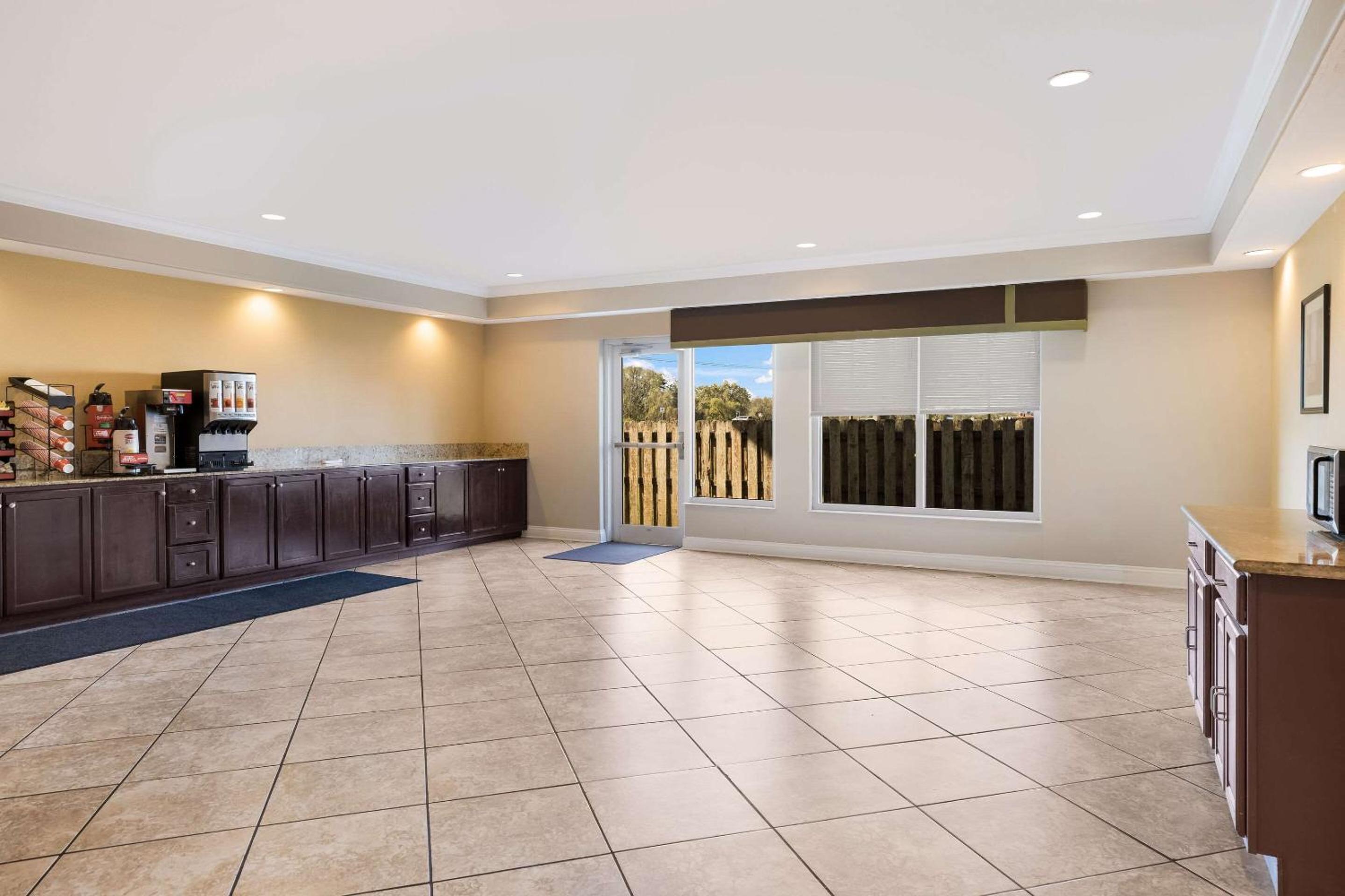 Suburban Studios Berwick - Morgan City - Property Image 10
