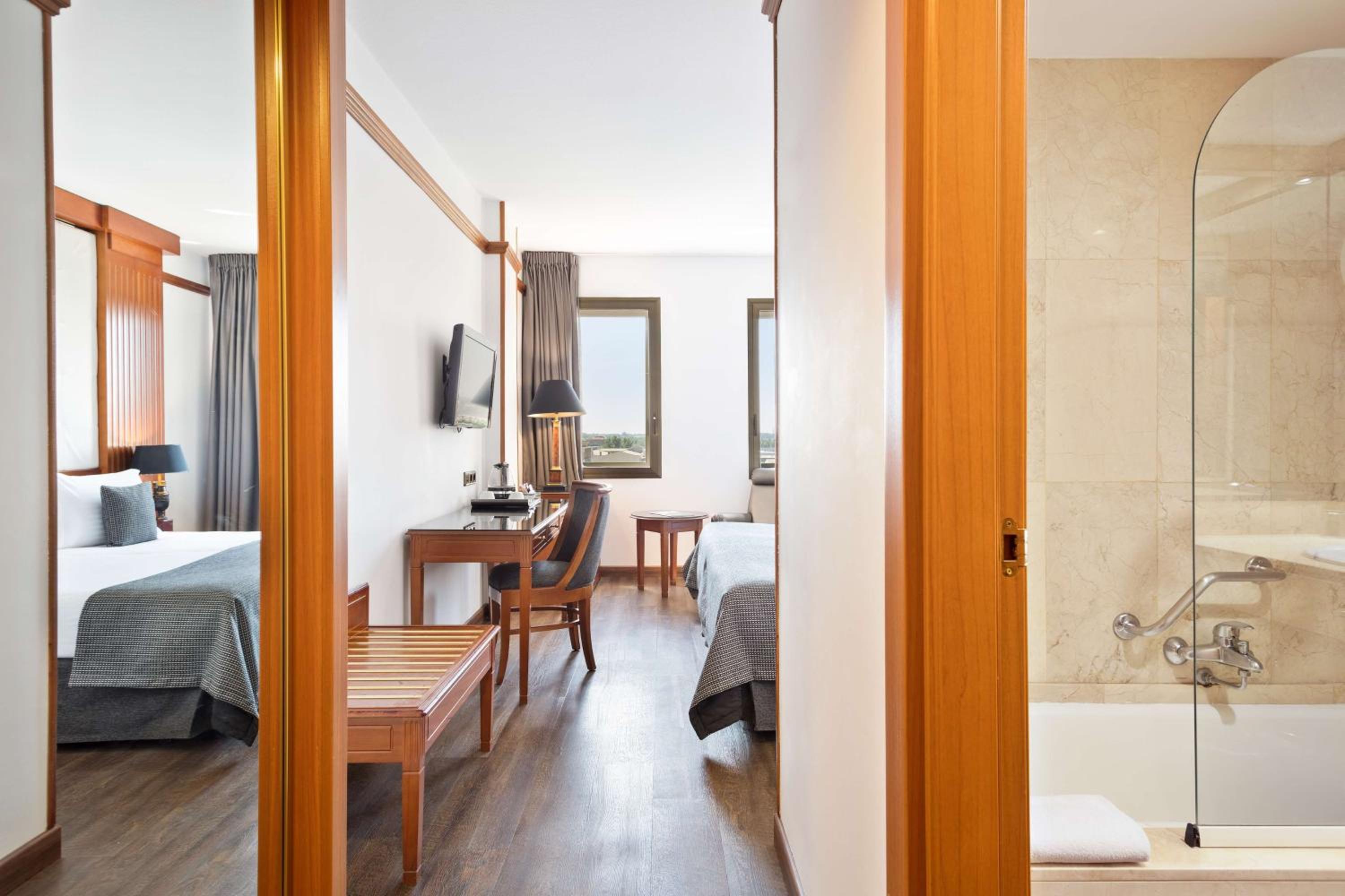 Girona Vacations - Best Western Premier CMC Girona - Property Image 9