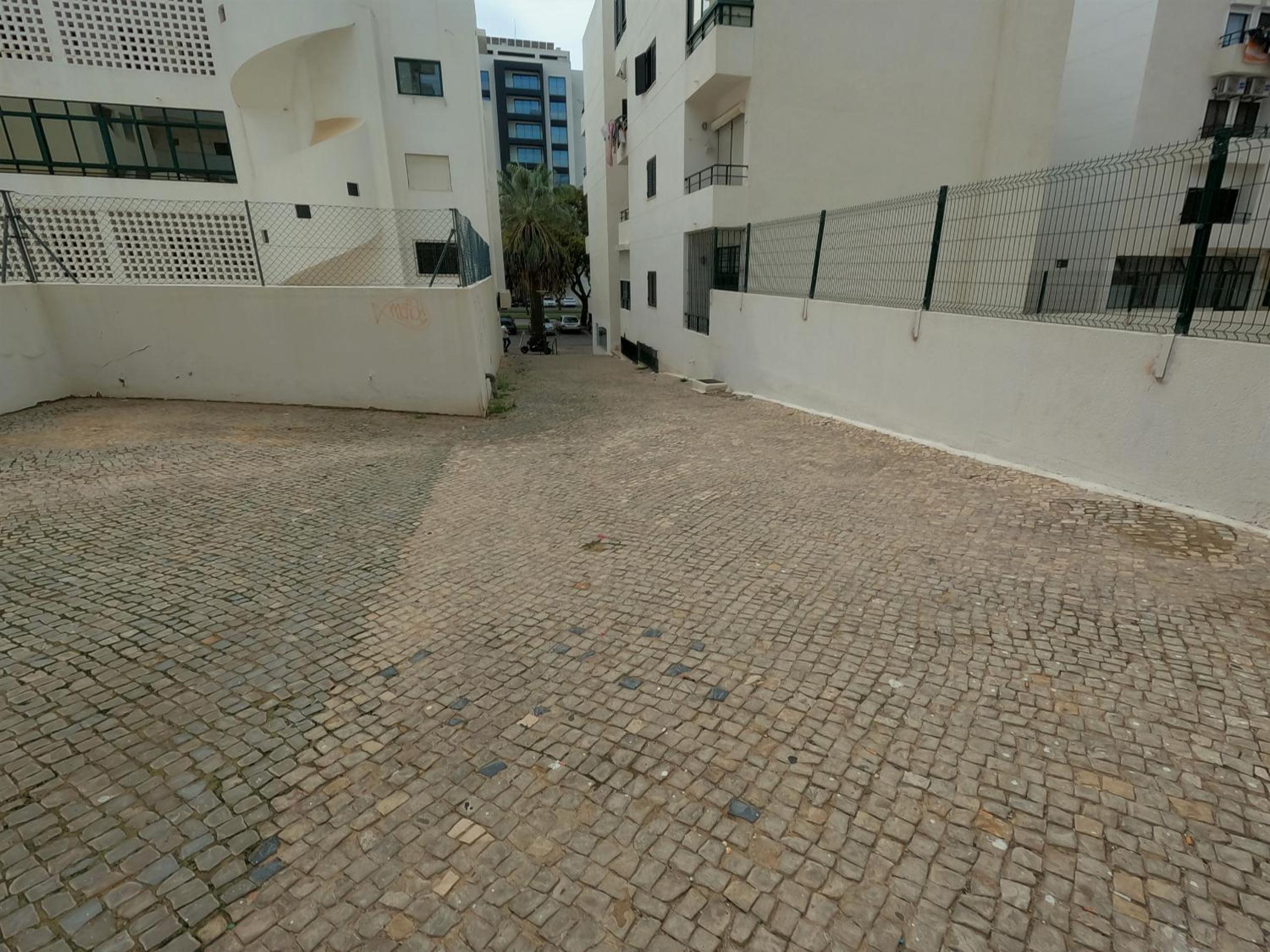 Algarve, modern T1 apartment with balcony, Quarteira view 2