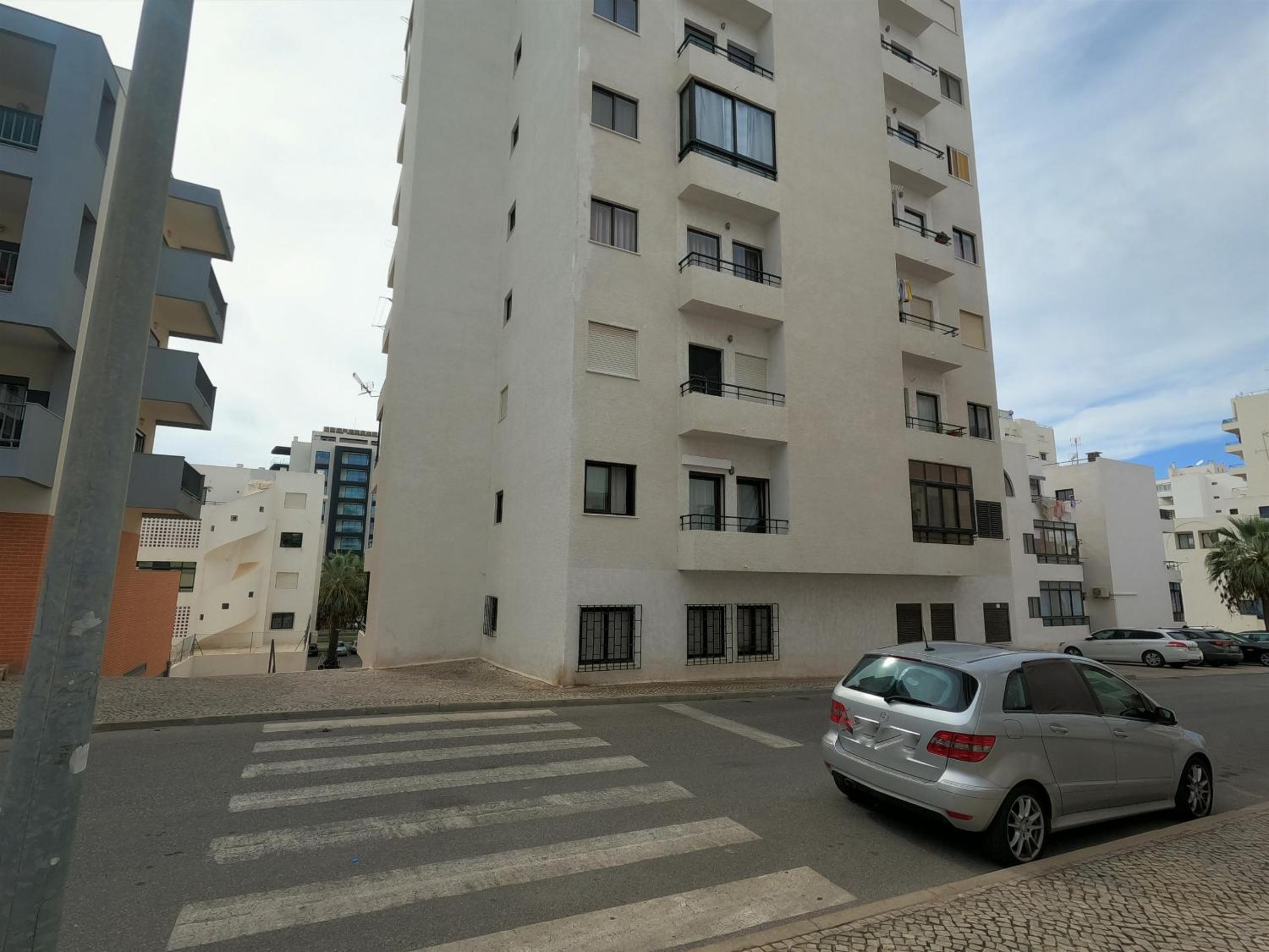 Algarve, modern T1 apartment with balcony, Quarteira view 5