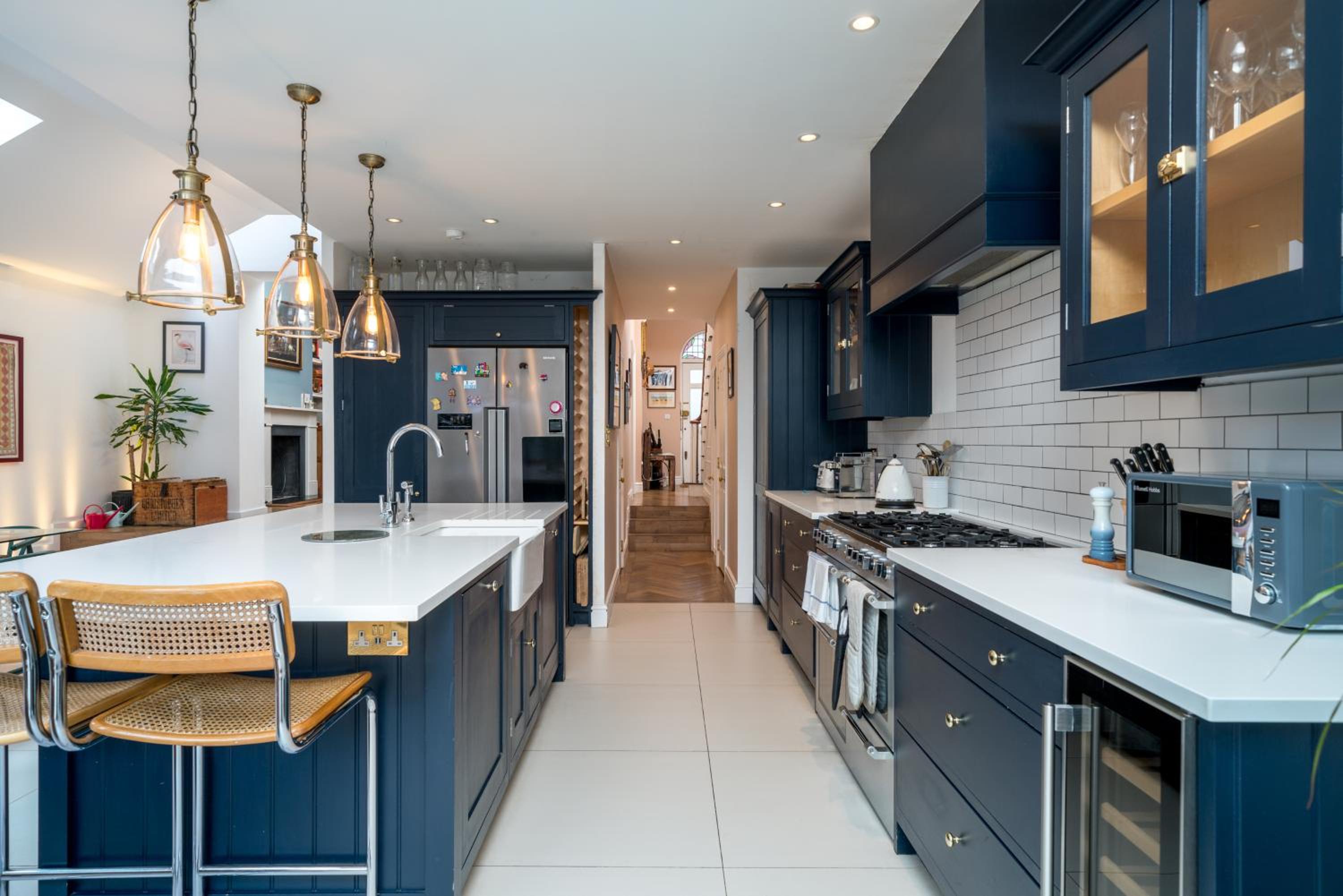 JOIVY Splendid 4 bed, 4 bath house with garden, Shepherds Bush
