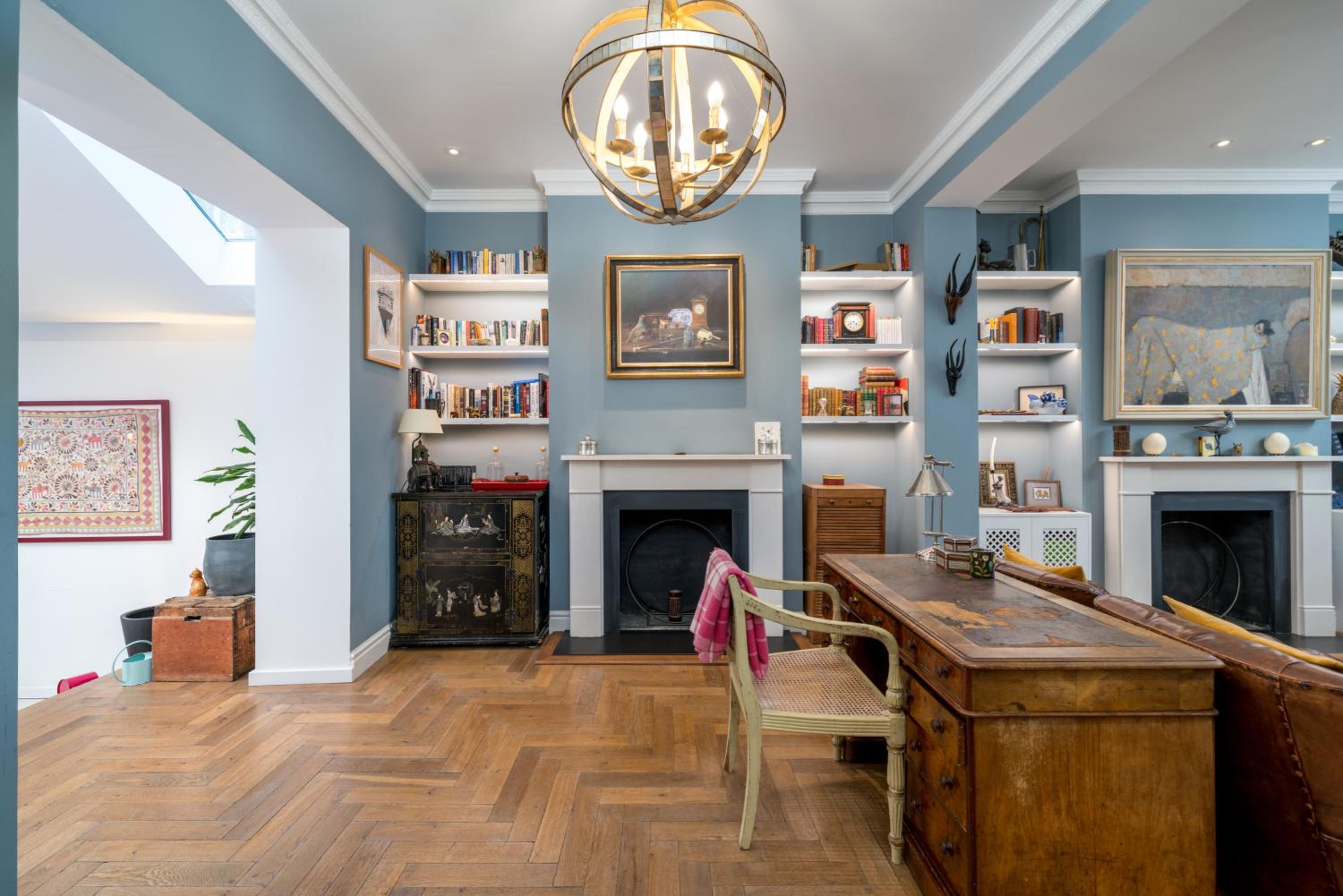 JOIVY Splendid 4 bed, 4 bath house with garden, Shepherds Bush