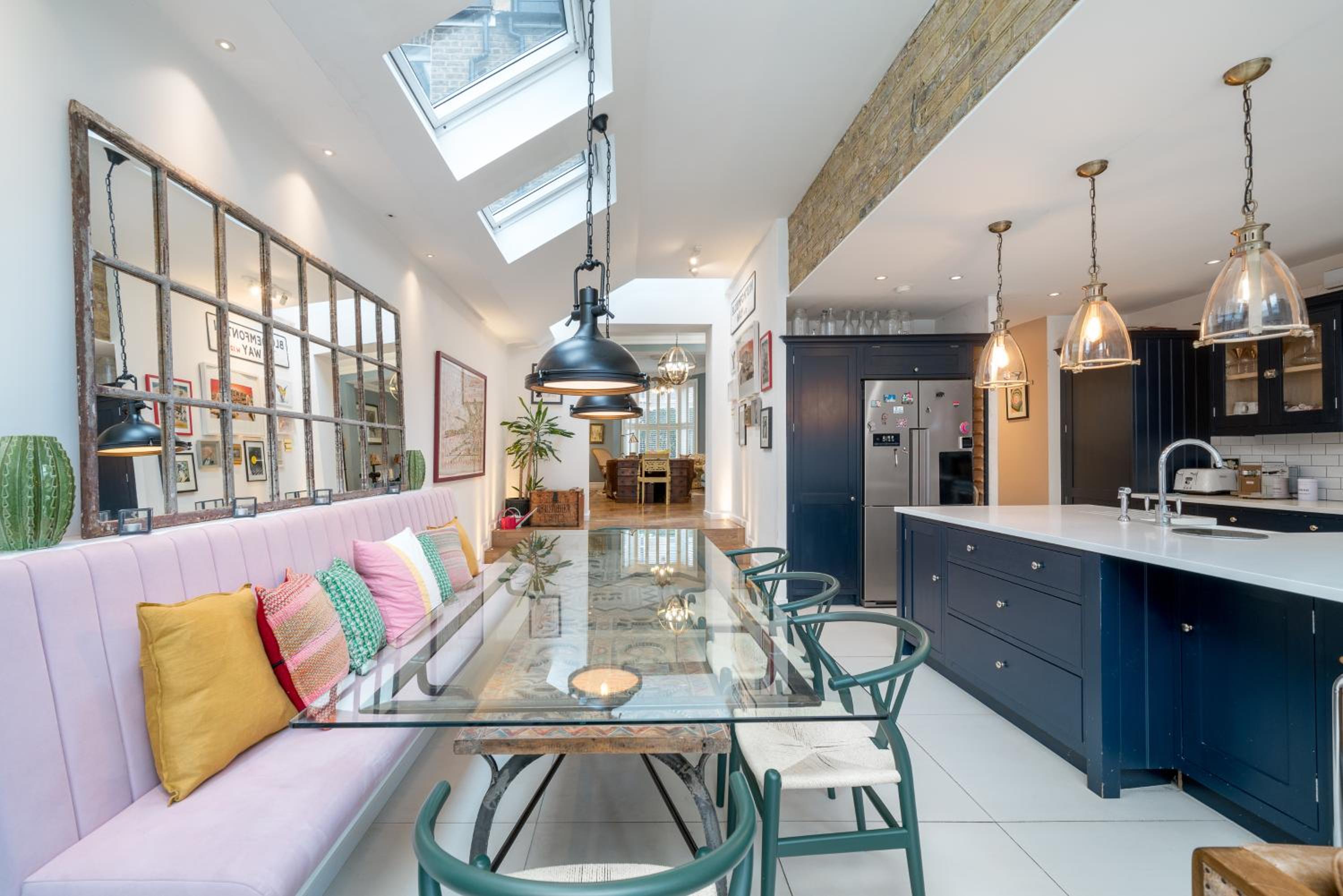 JOIVY Splendid 4 bed, 4 bath house with garden, Shepherds Bush